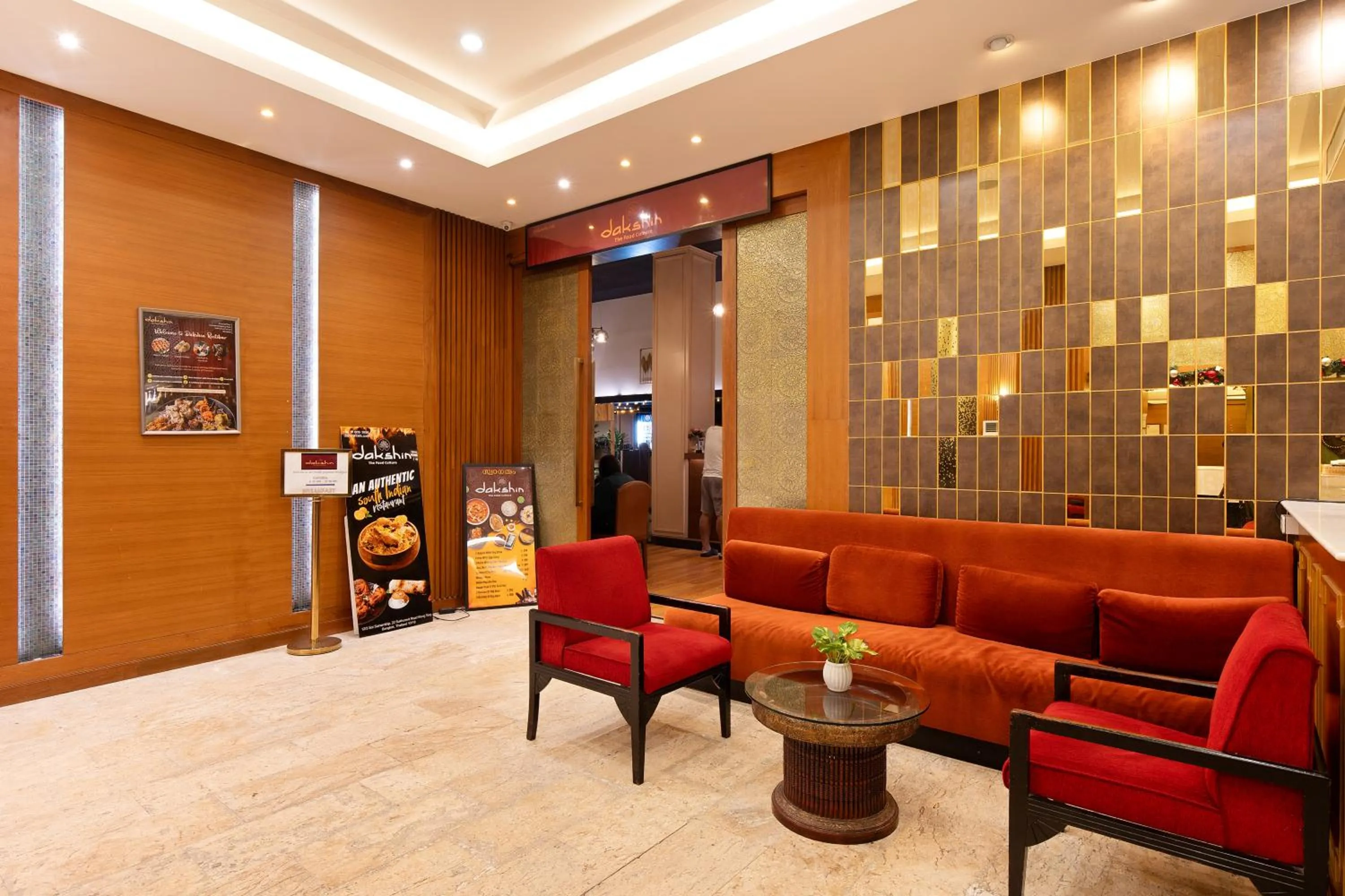 Restaurant/places to eat in Arawana Regency Park Sukhumvit