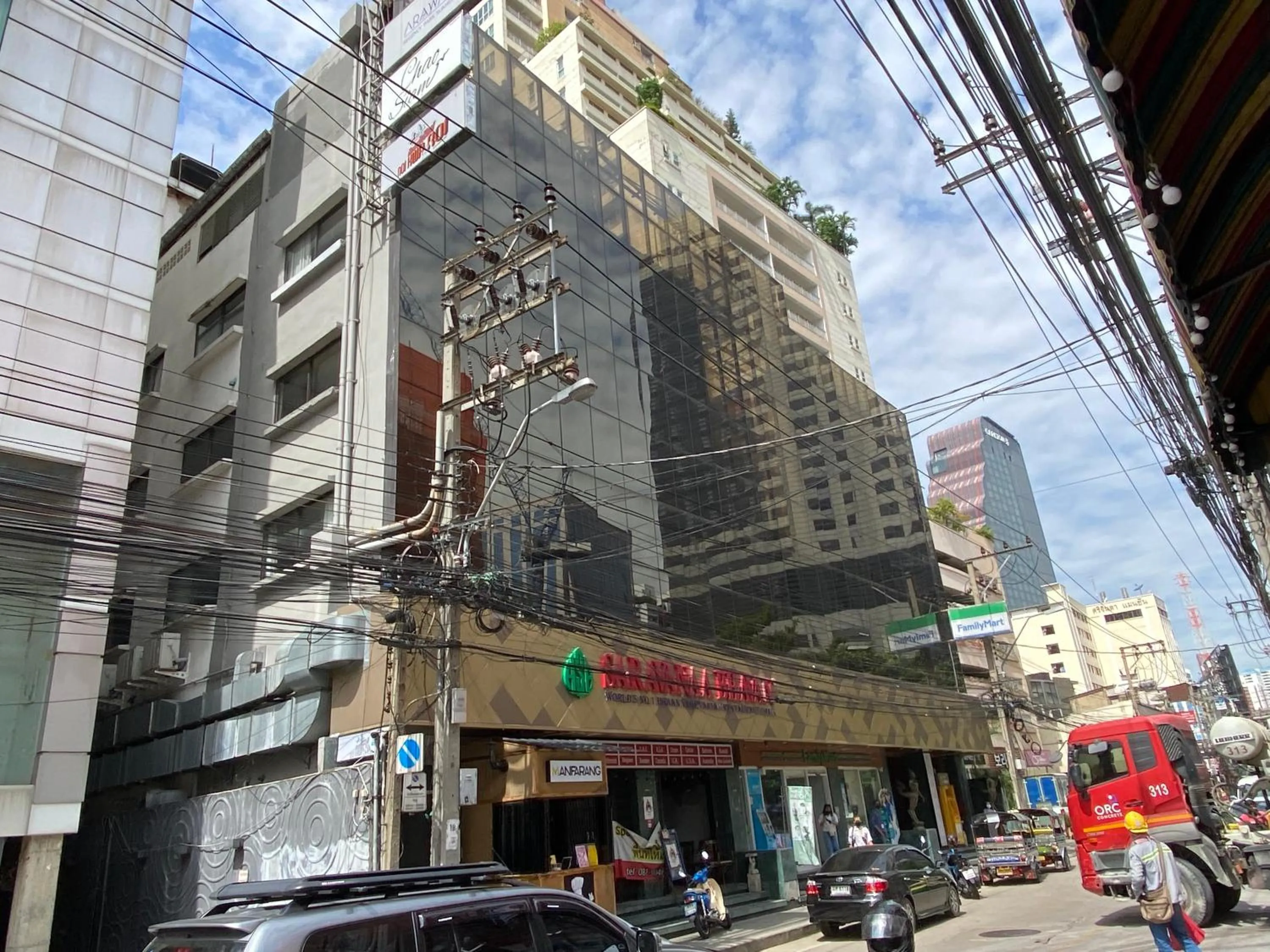 Property building in Arawana Regency Park Sukhumvit