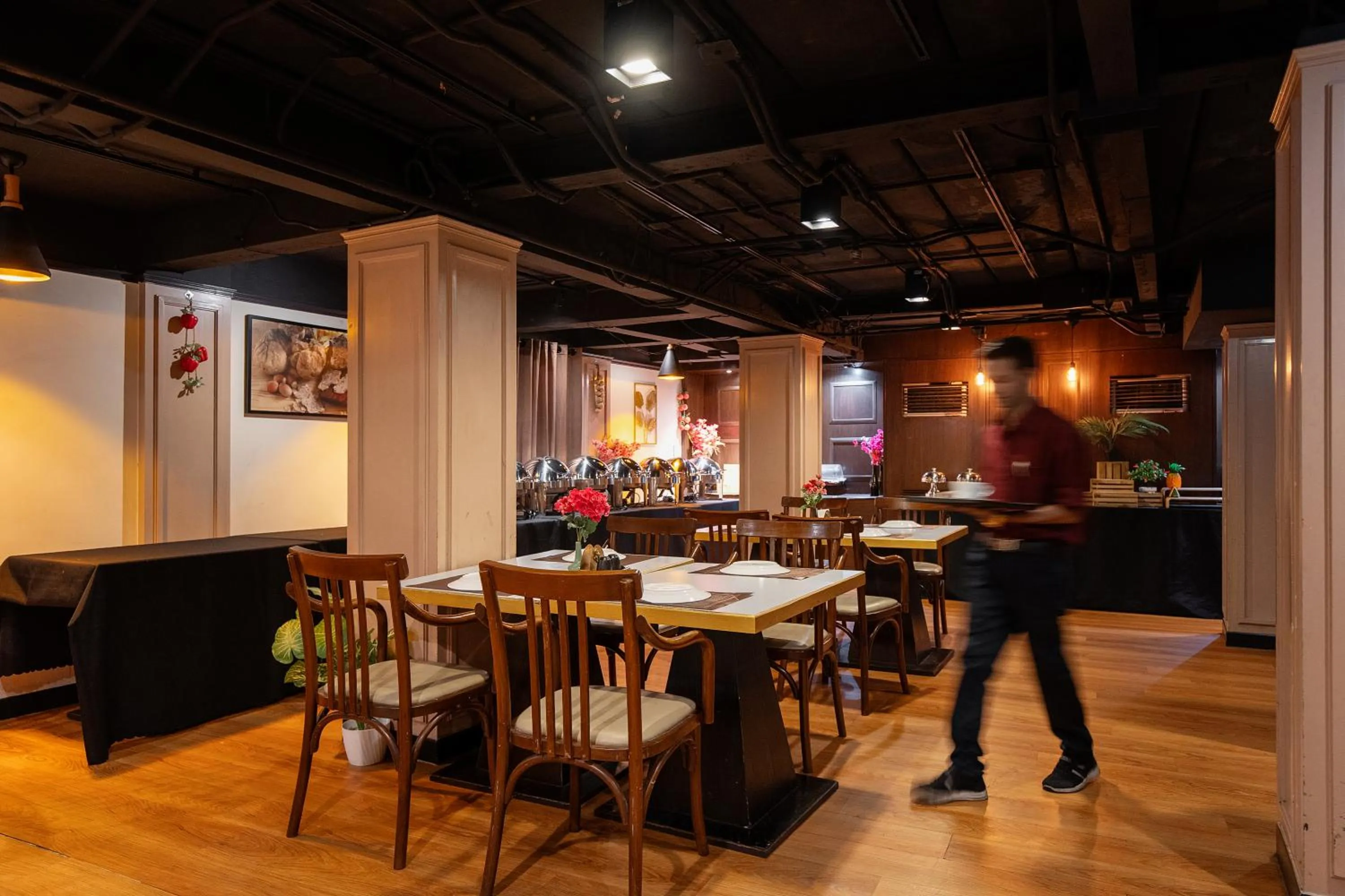 Restaurant/places to eat in Arawana Regency Park Sukhumvit