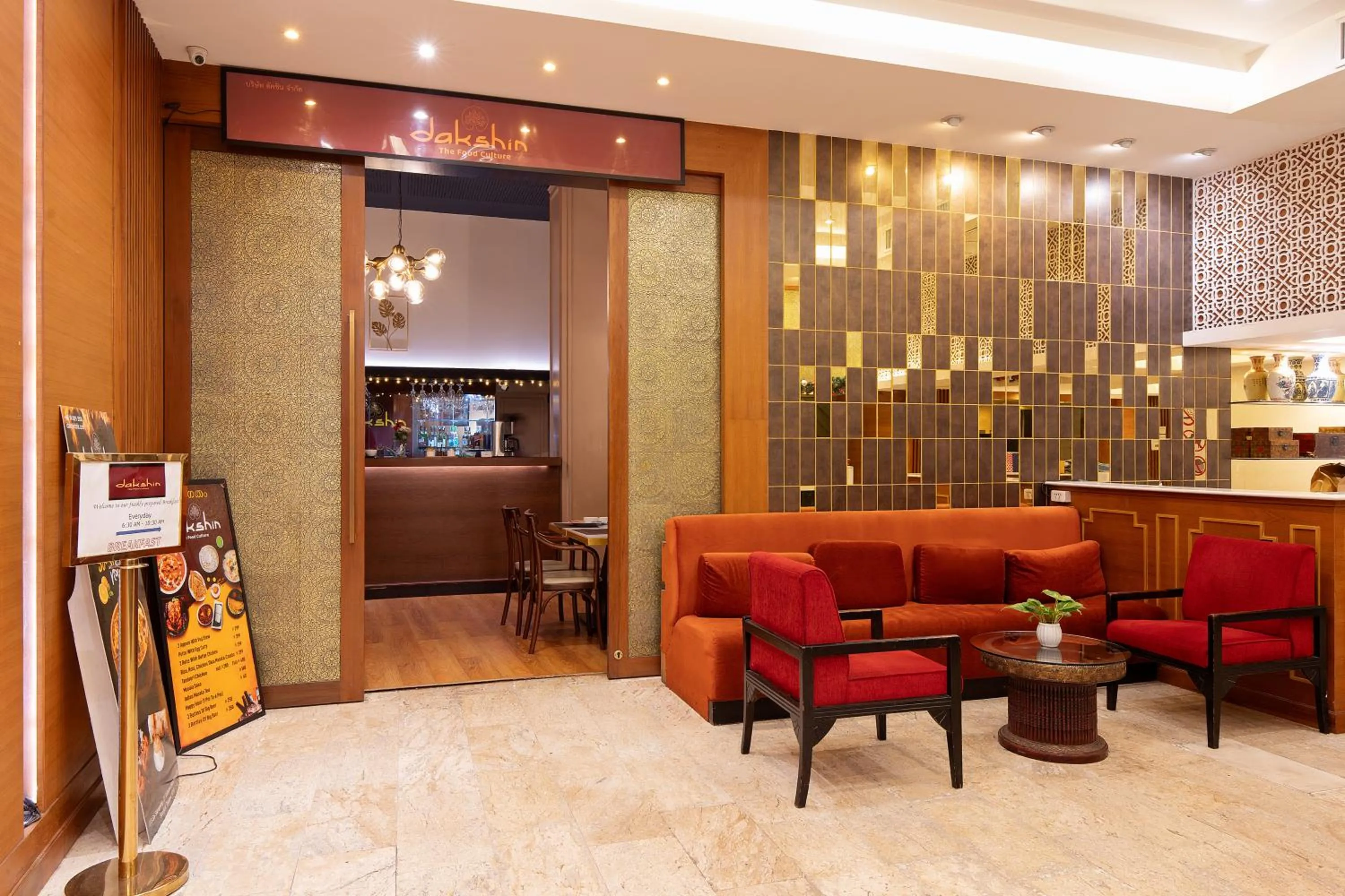 Restaurant/places to eat in Arawana Regency Park Sukhumvit