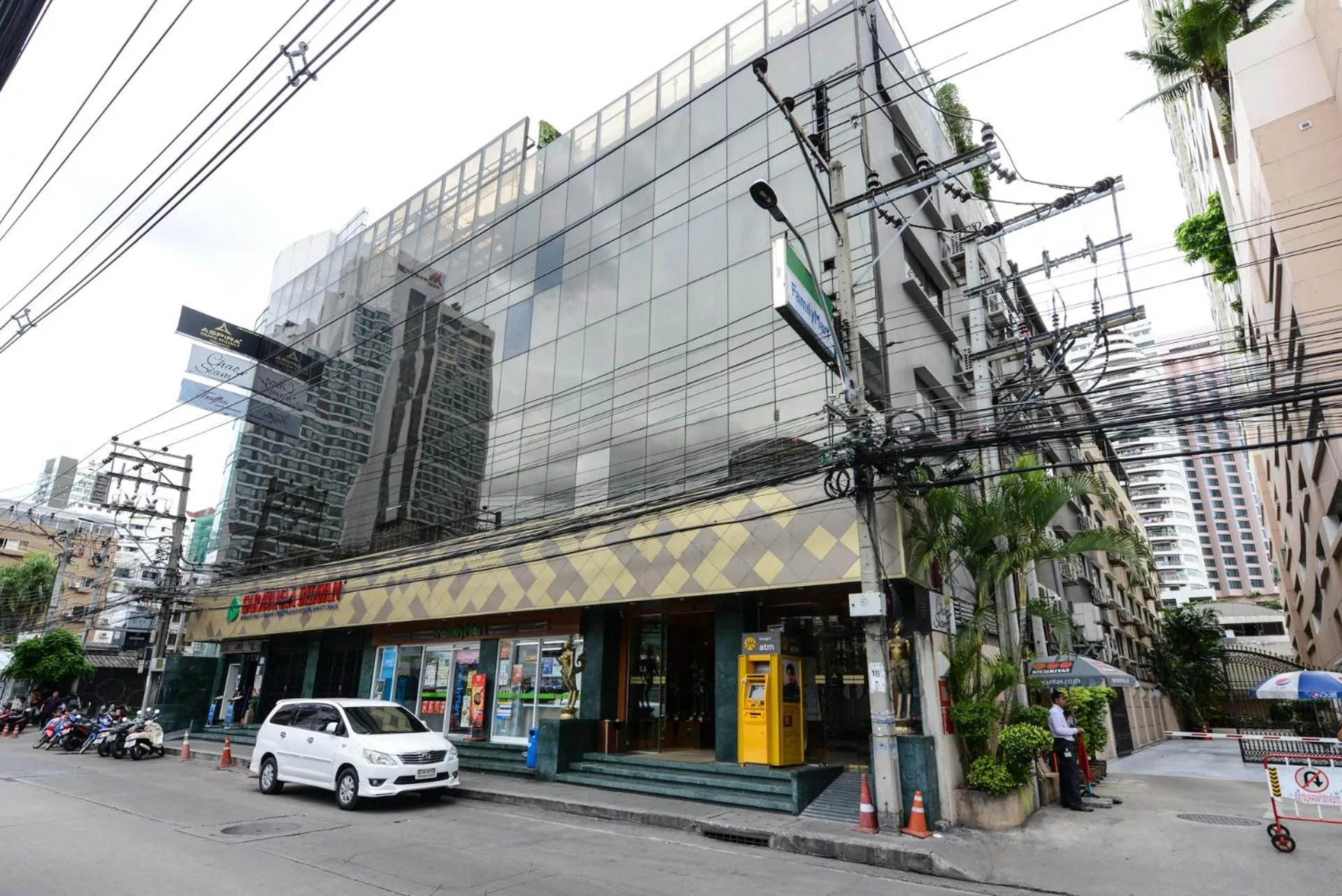 Property building in Arawana Regency Park Sukhumvit