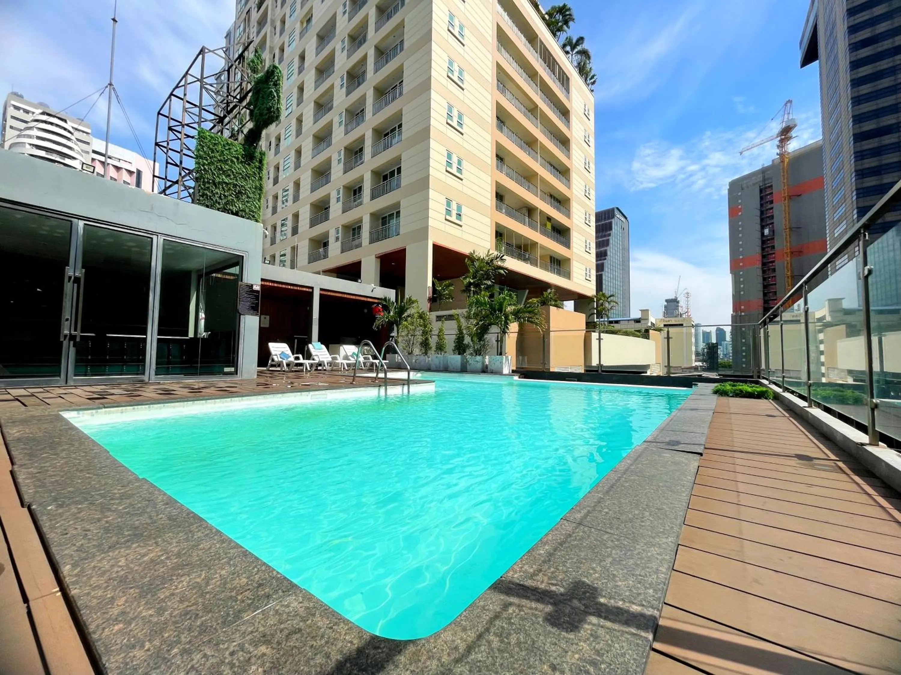 Pool view in Arawana Regency Park Sukhumvit