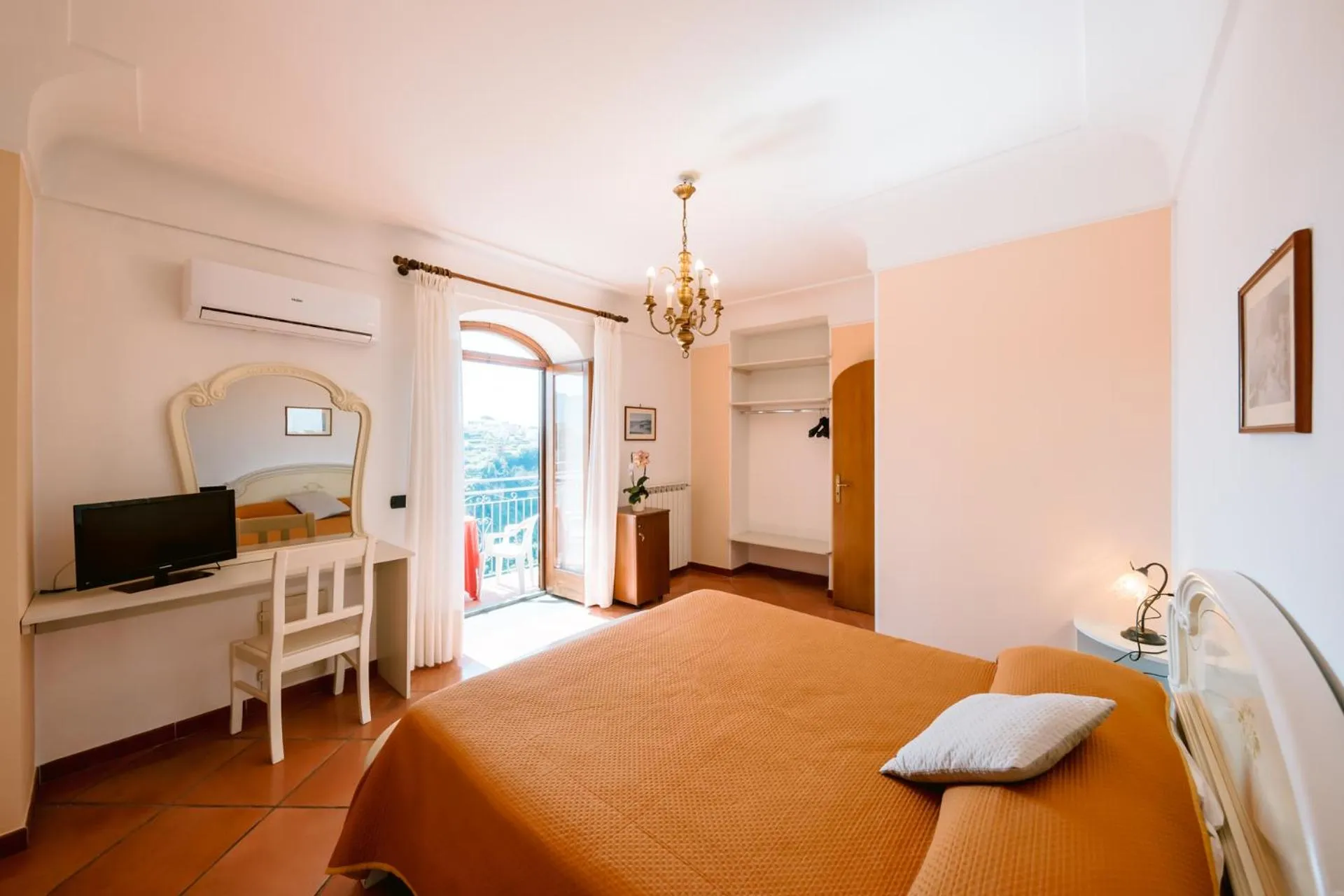 Bed in Albergo La Margherita