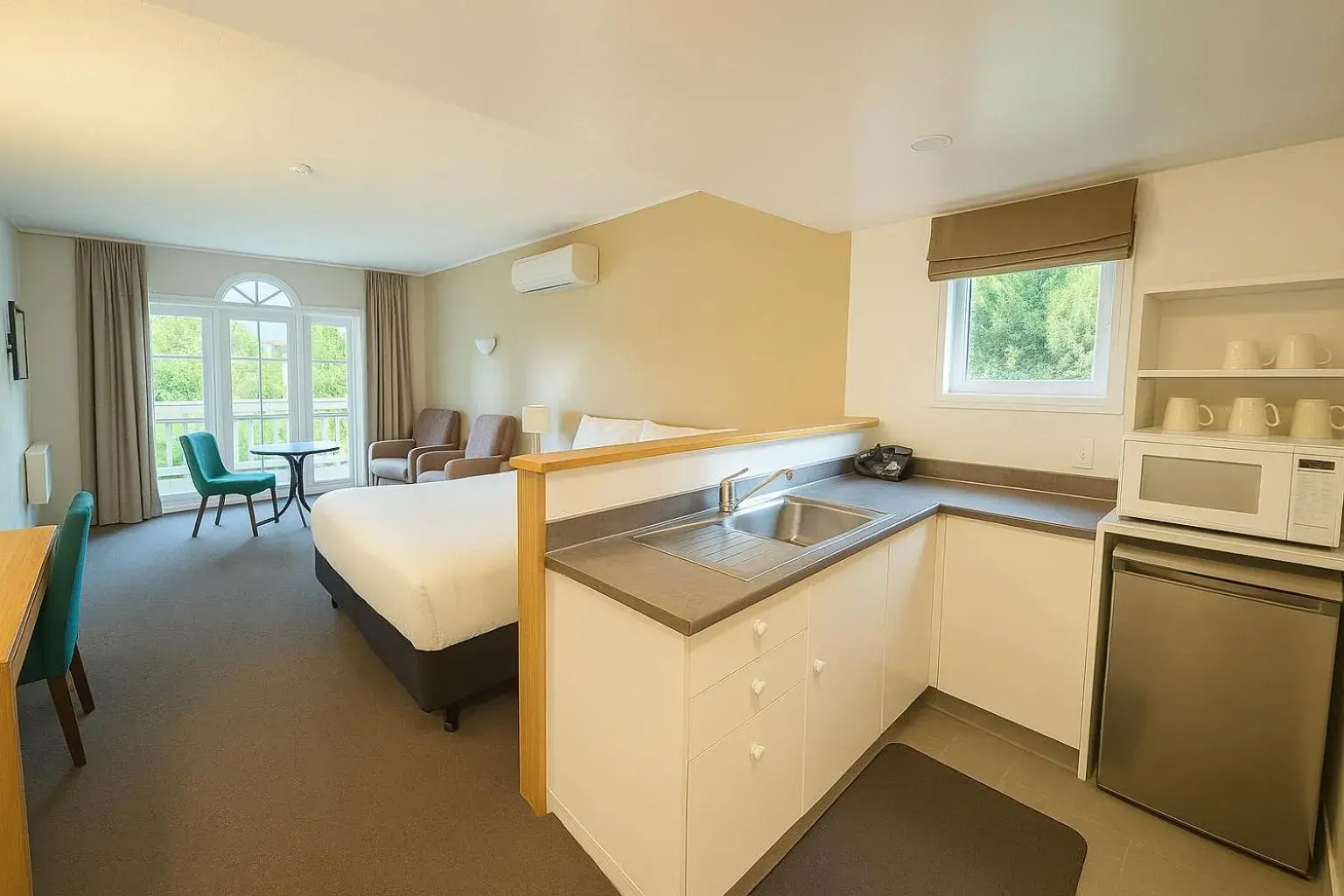 Deluxe Family Room in Wallaceville Motor Lodge Deluxe Family Room in Wallaceville Motor Lodge