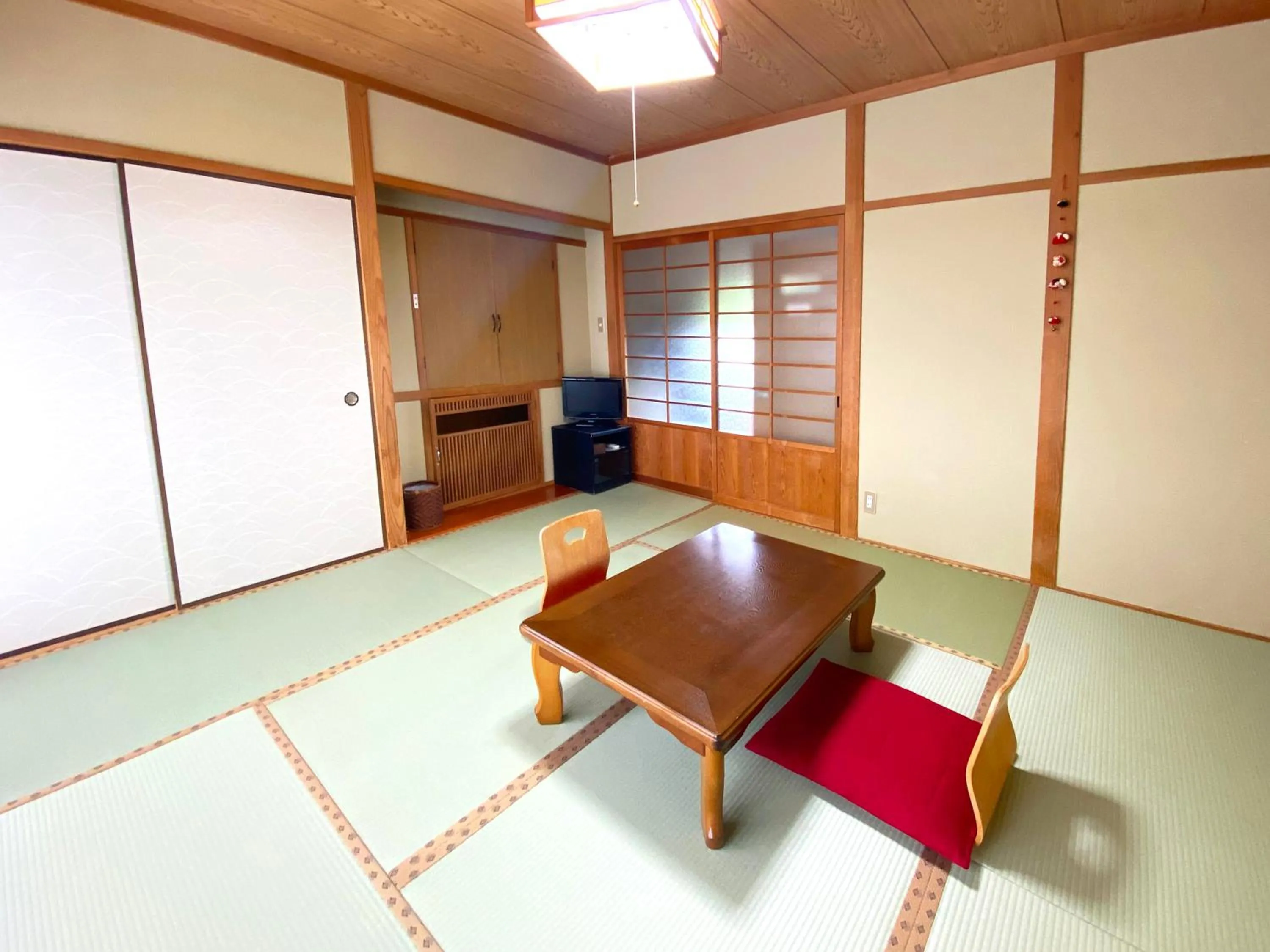 Photo of the whole room in Yufuin Onsen Hasuwa Inn