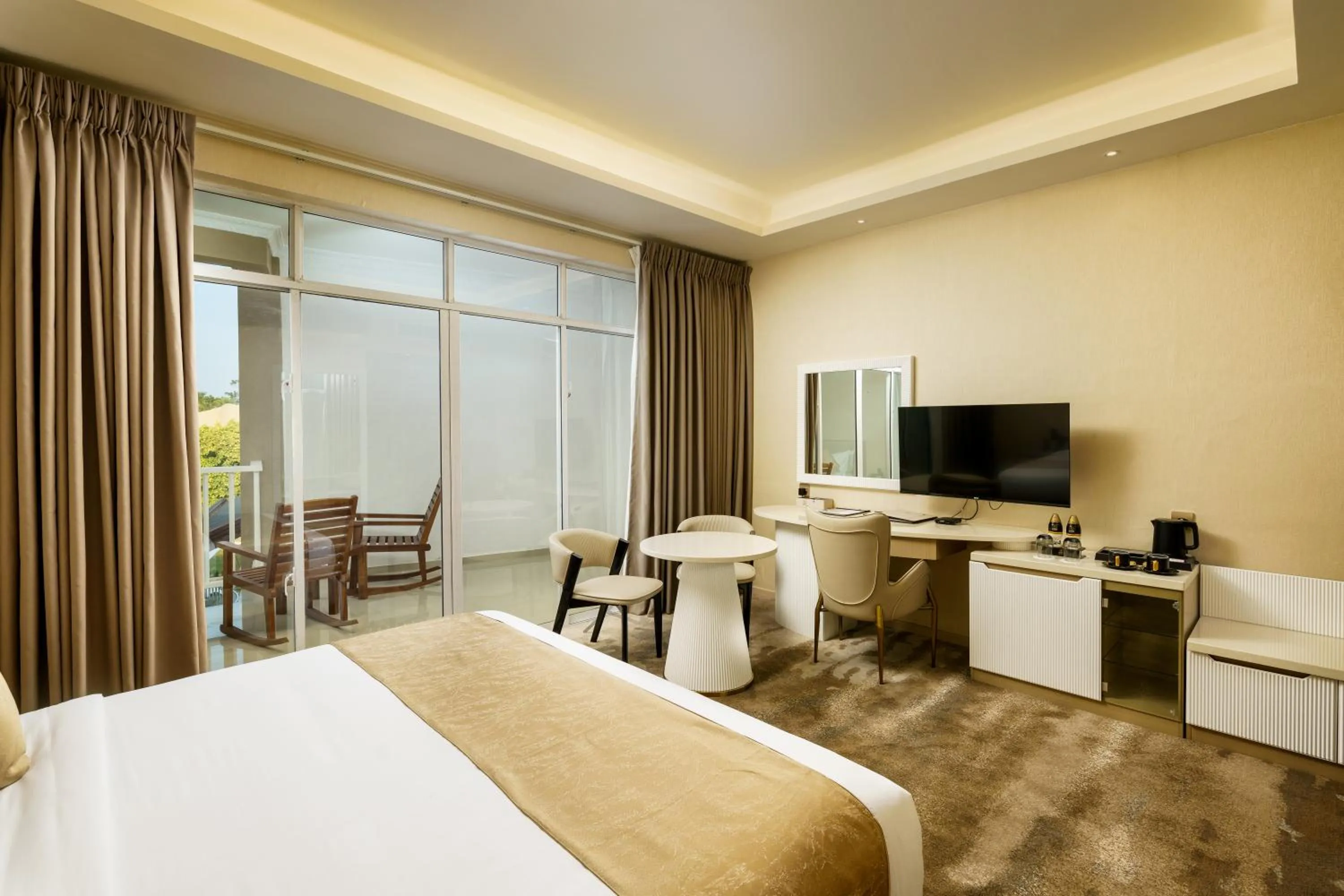 Bed in Avenra Gardens Hotel