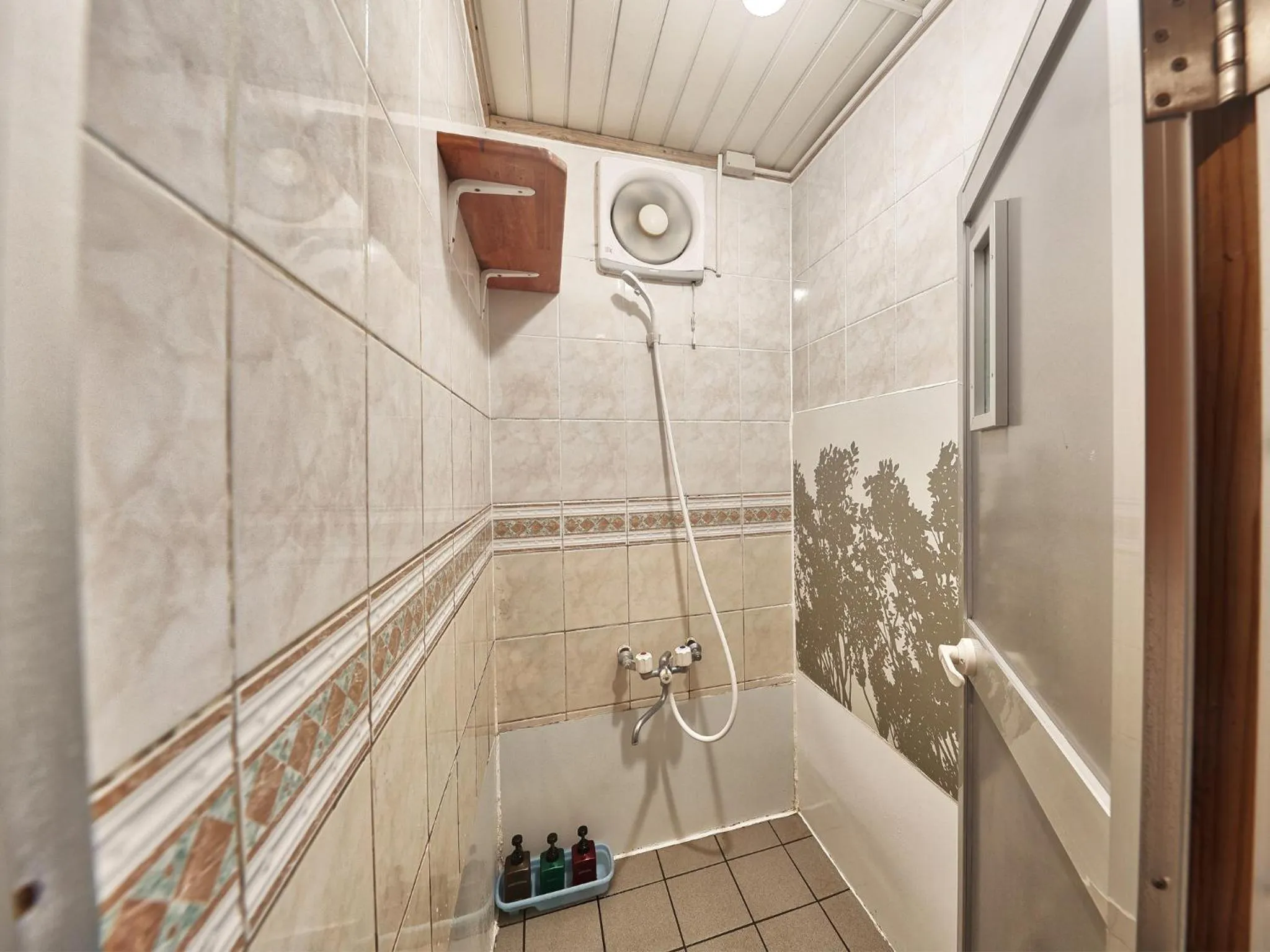 Shower in Hotel Hamby Resort