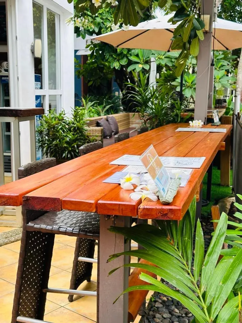 Restaurant/places to eat in Aissatou Beach Resort