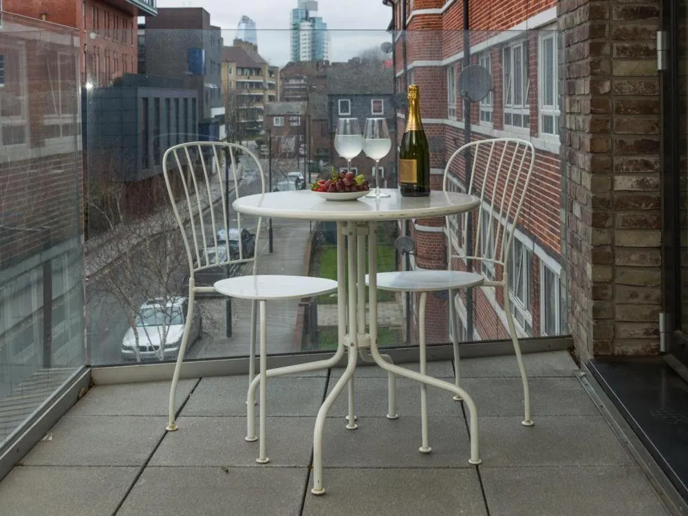 Balcony/Terrace in Central Tower Bridge Apartment