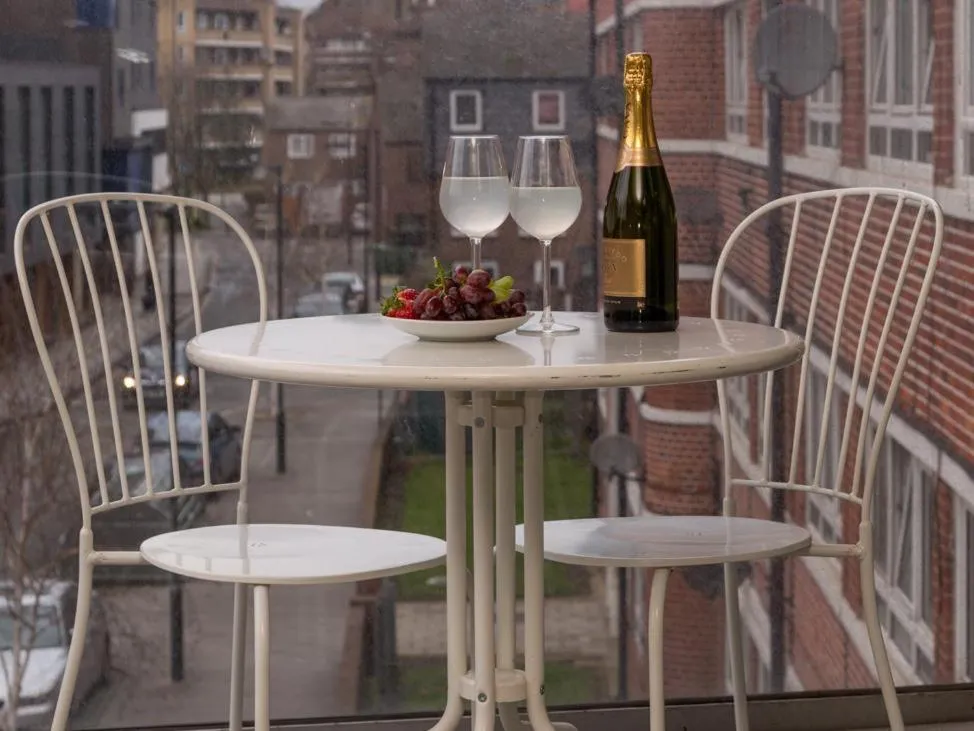 Balcony/Terrace in Central Tower Bridge Apartment