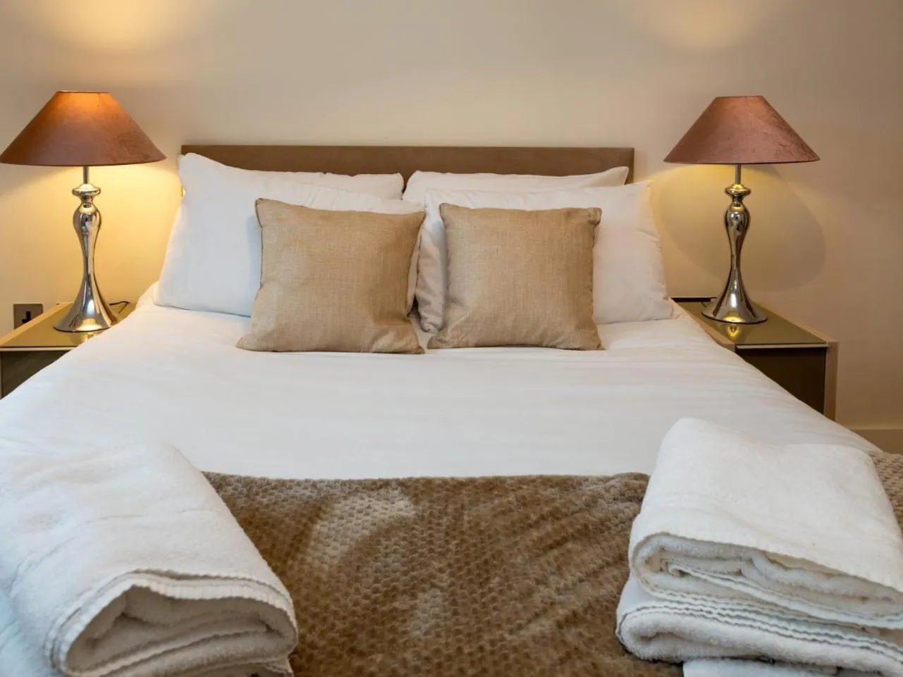 Bedroom, Bed in Central Tower Bridge Apartment