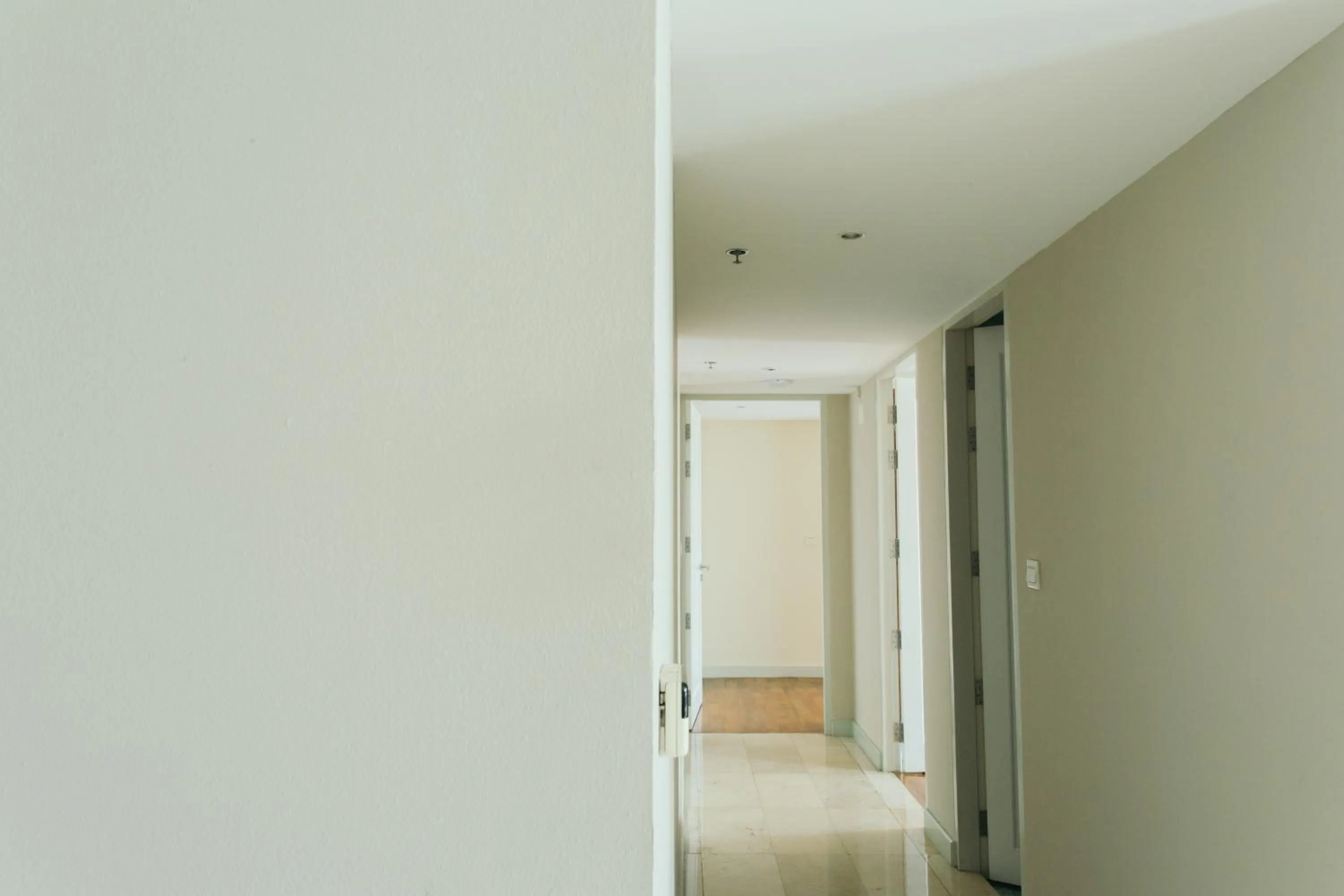 Balcony/Terrace, Bed in Thomson Residence Hotel