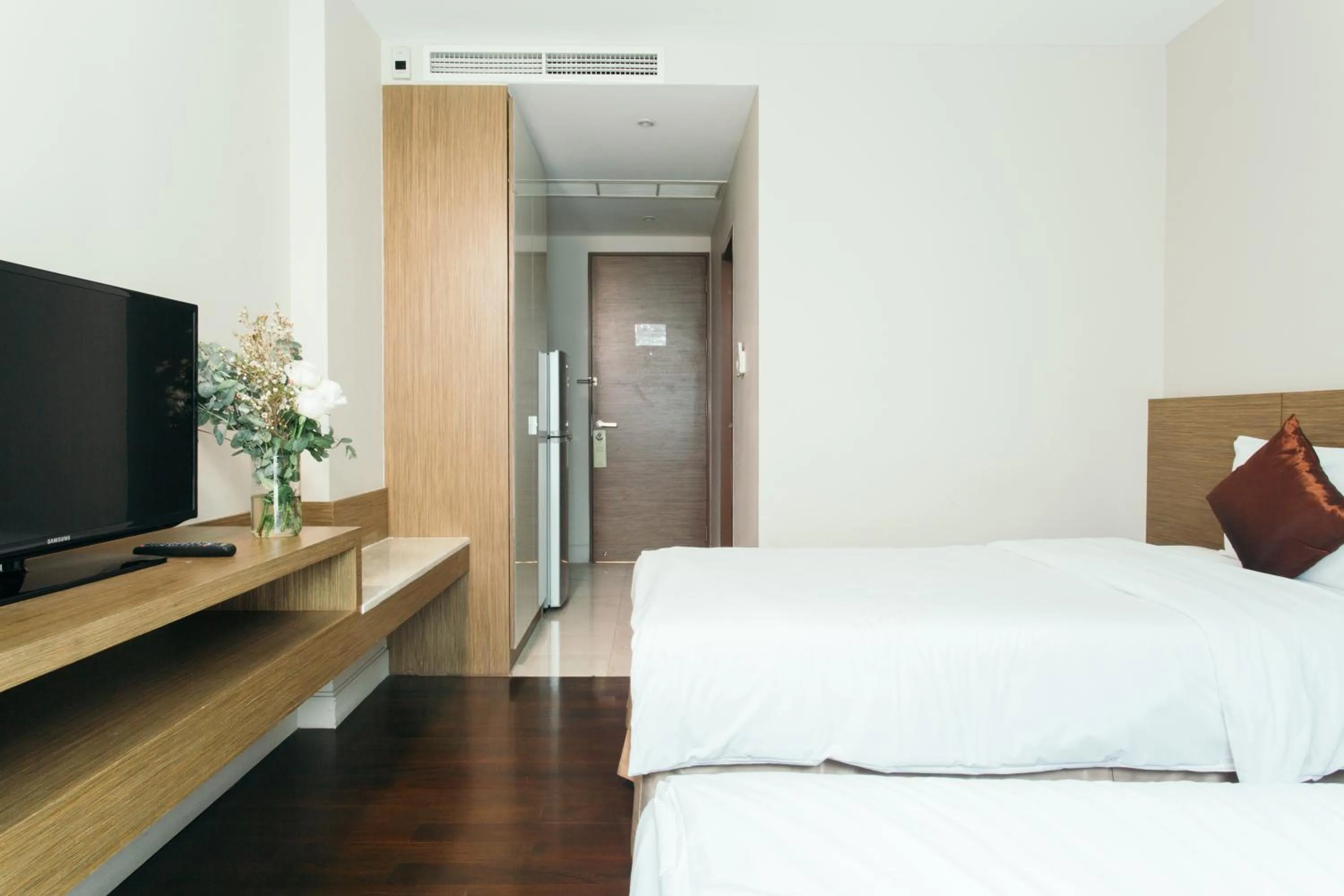 Photo of the whole room, Bed in Thomson Residence Hotel