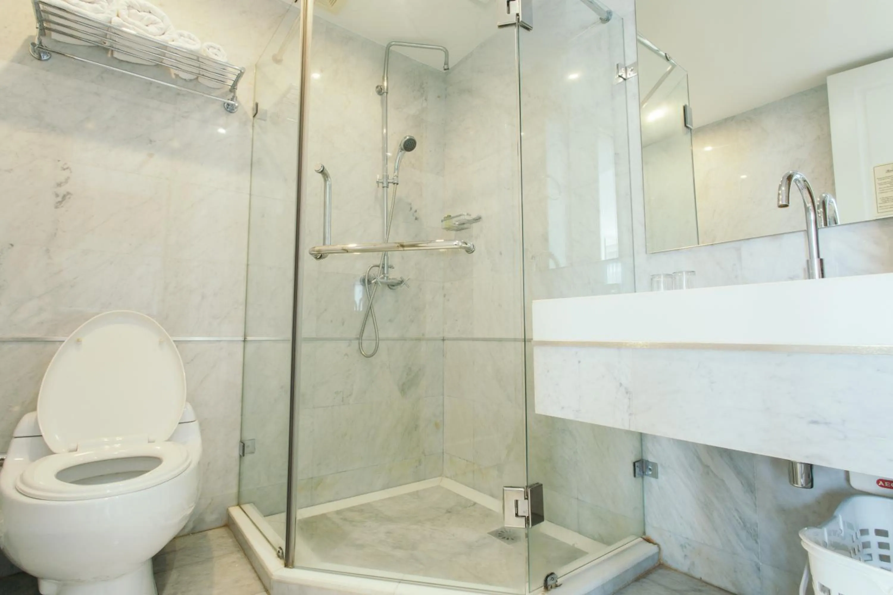 Bathroom in Thomson Residence Hotel