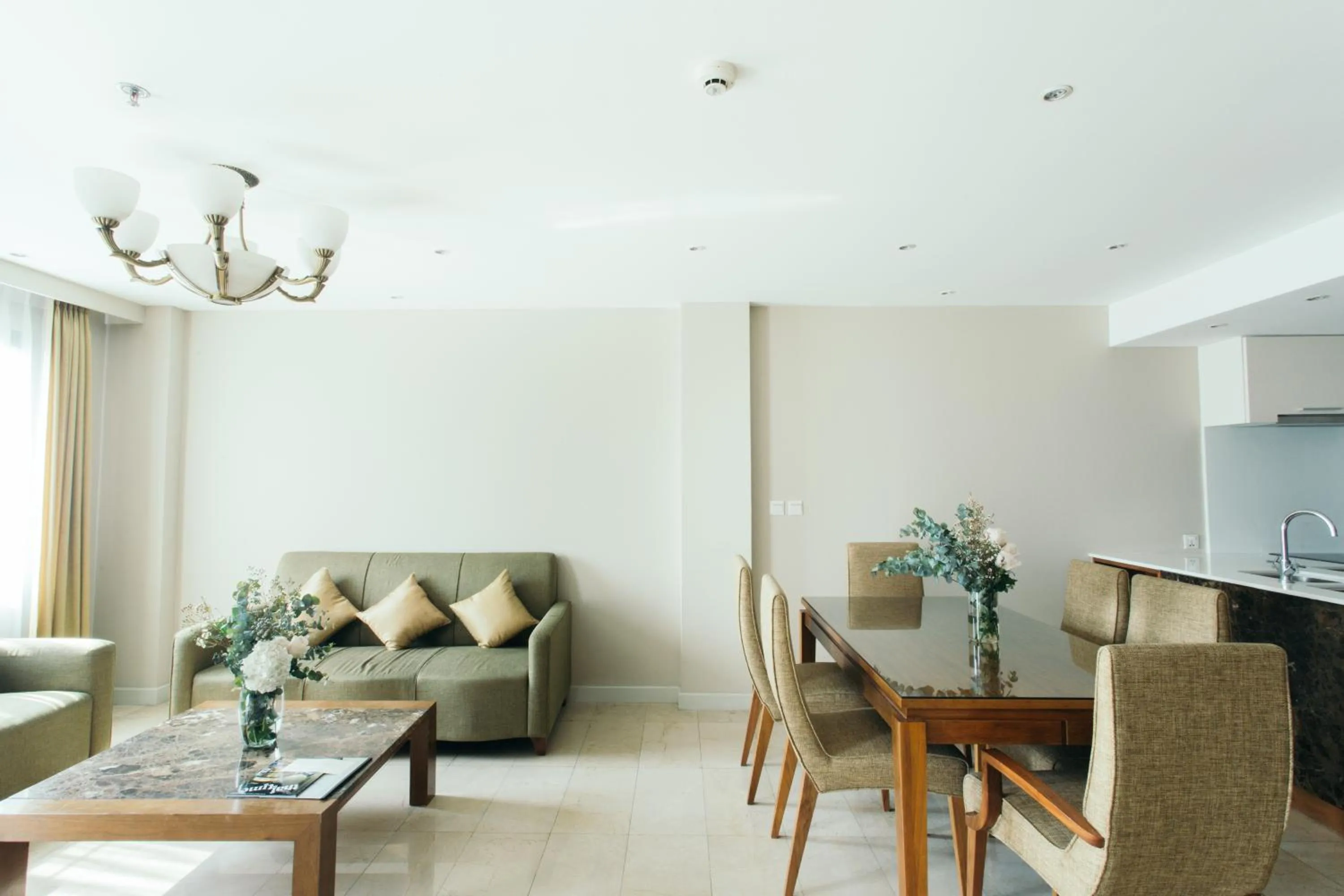 Living room in Thomson Residence Hotel