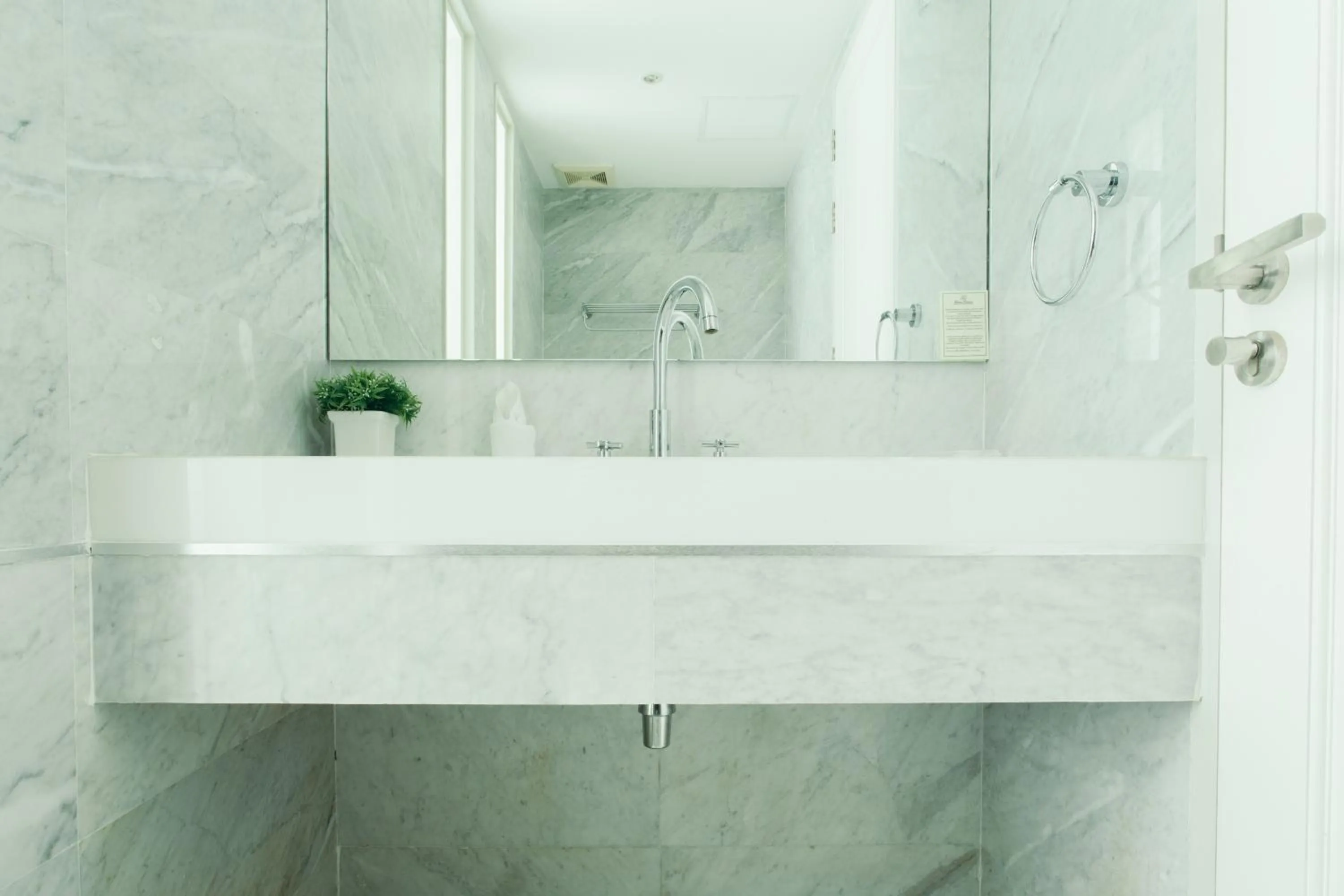 Bathroom in Thomson Residence Hotel
