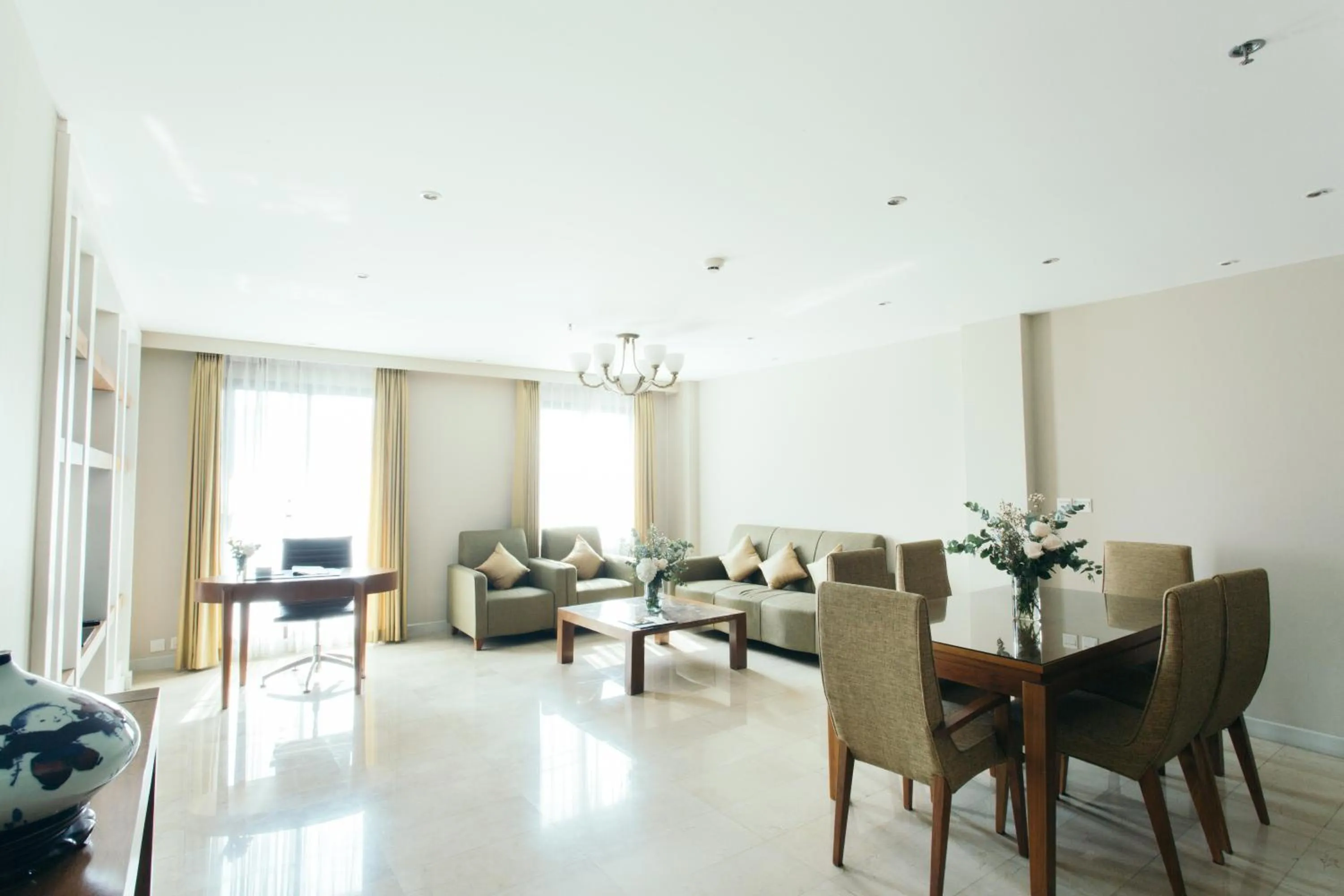 Living room in Thomson Residence Hotel