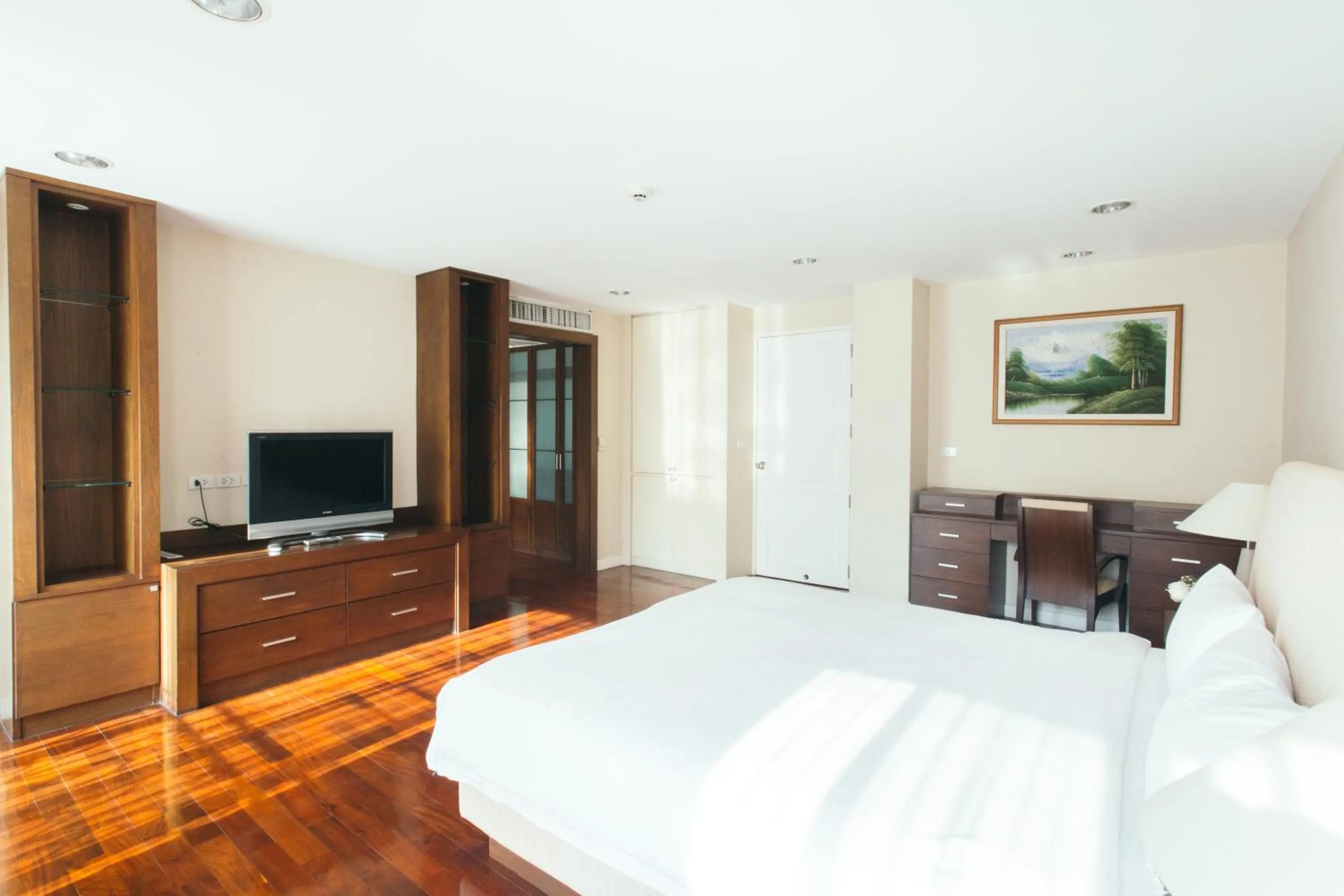 Bedroom, Bed in Thomson Residence Hotel