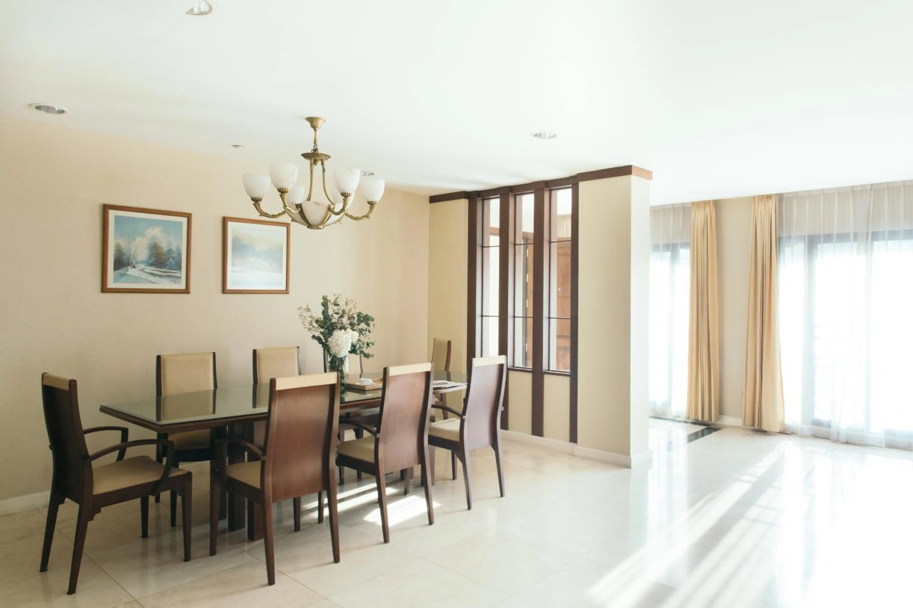 Dining area in Thomson Residence Hotel