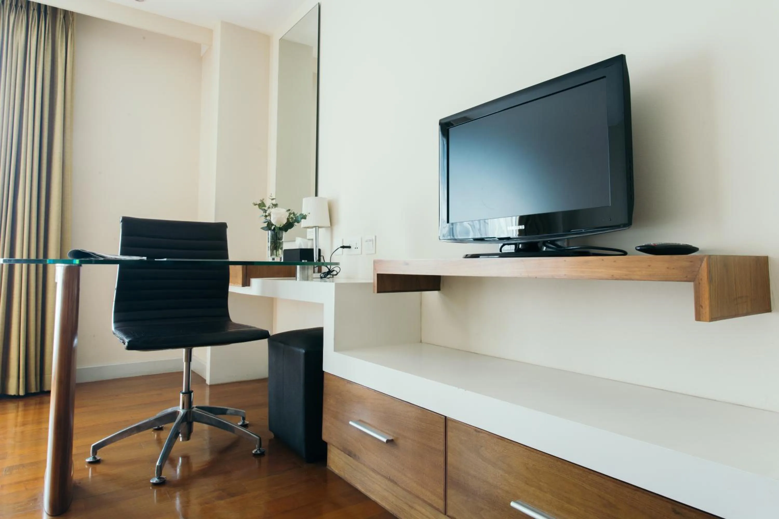Bedroom in Thomson Residence Hotel