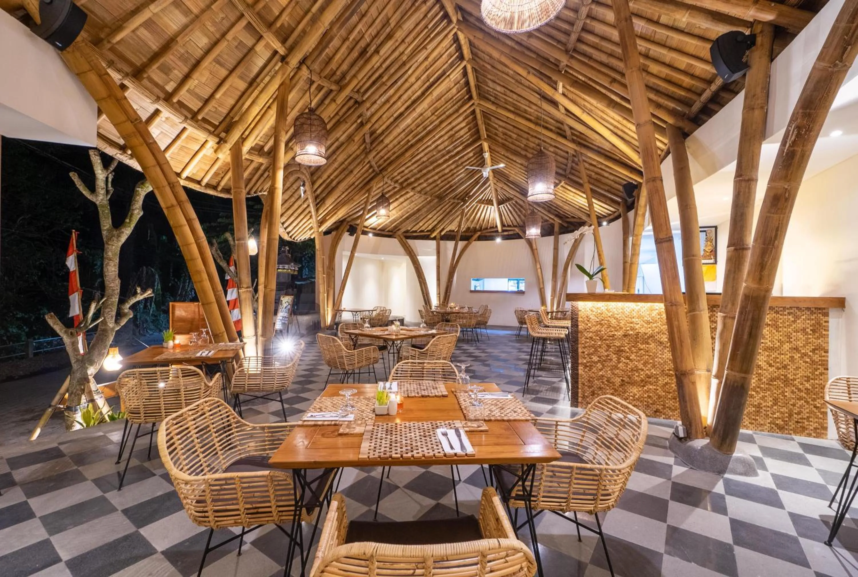 Restaurant/places to eat in Villa Sonia Bisma