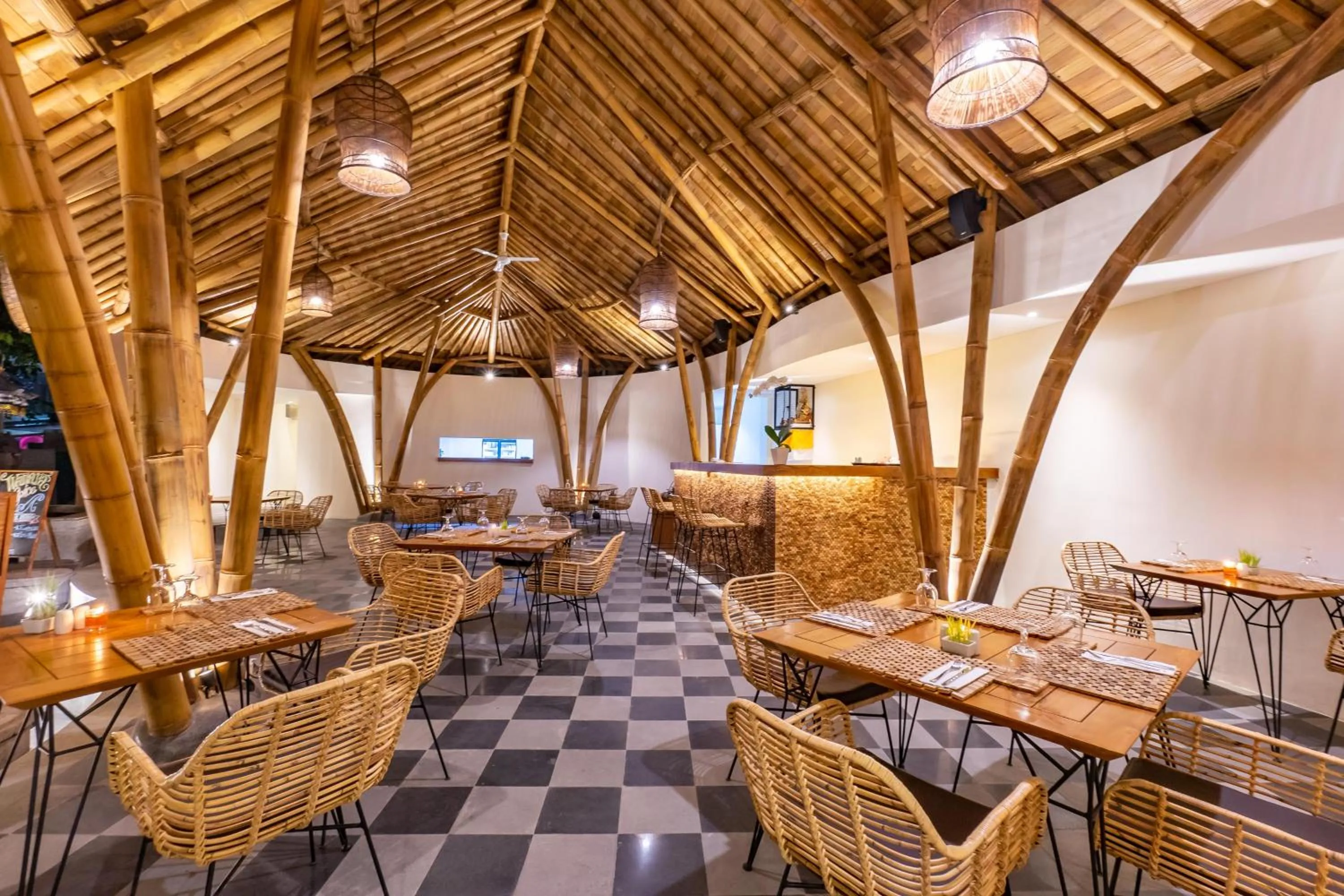 Restaurant/places to eat in Villa Sonia Bisma