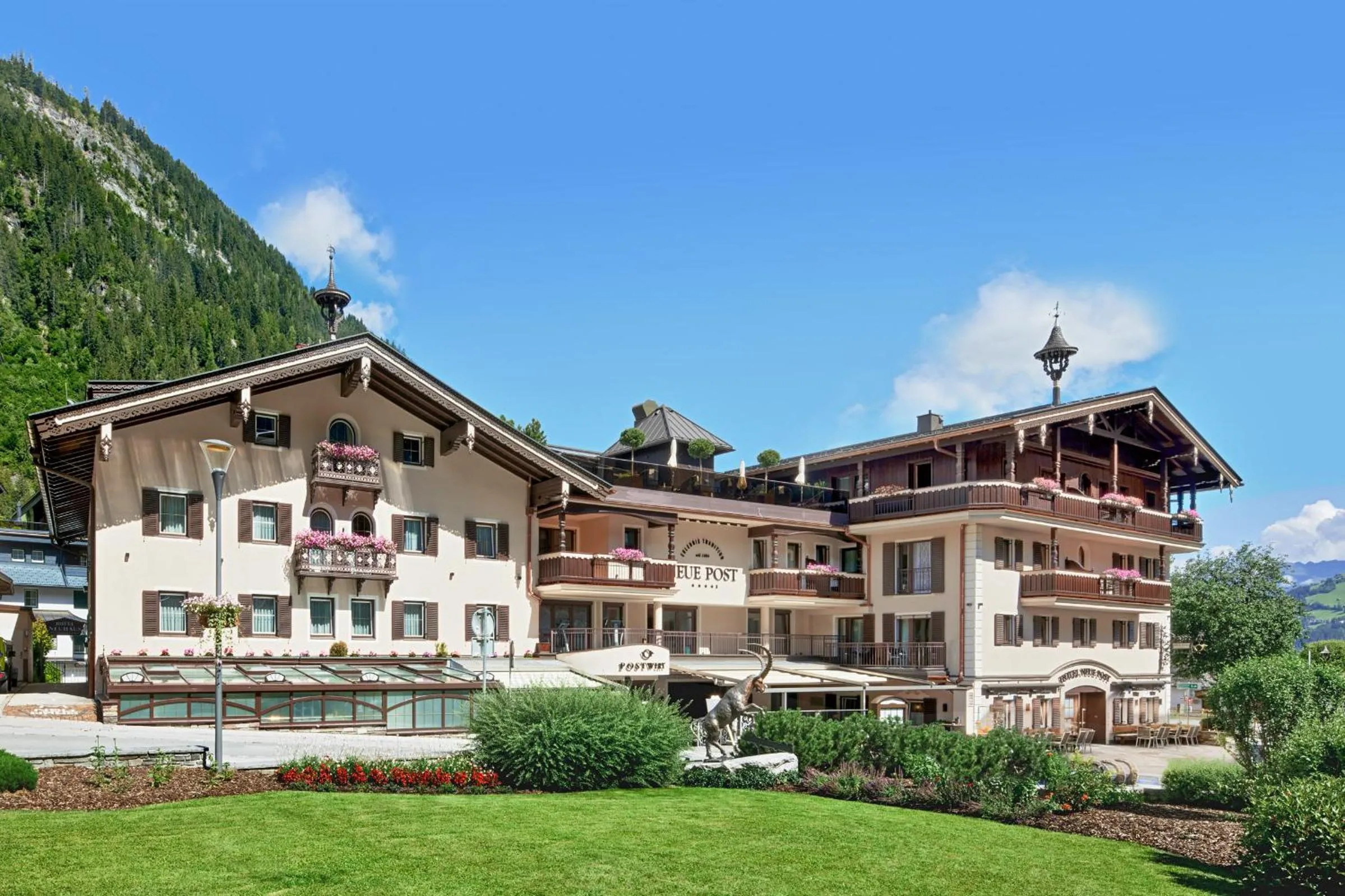 Property building in Hotel Neue Post