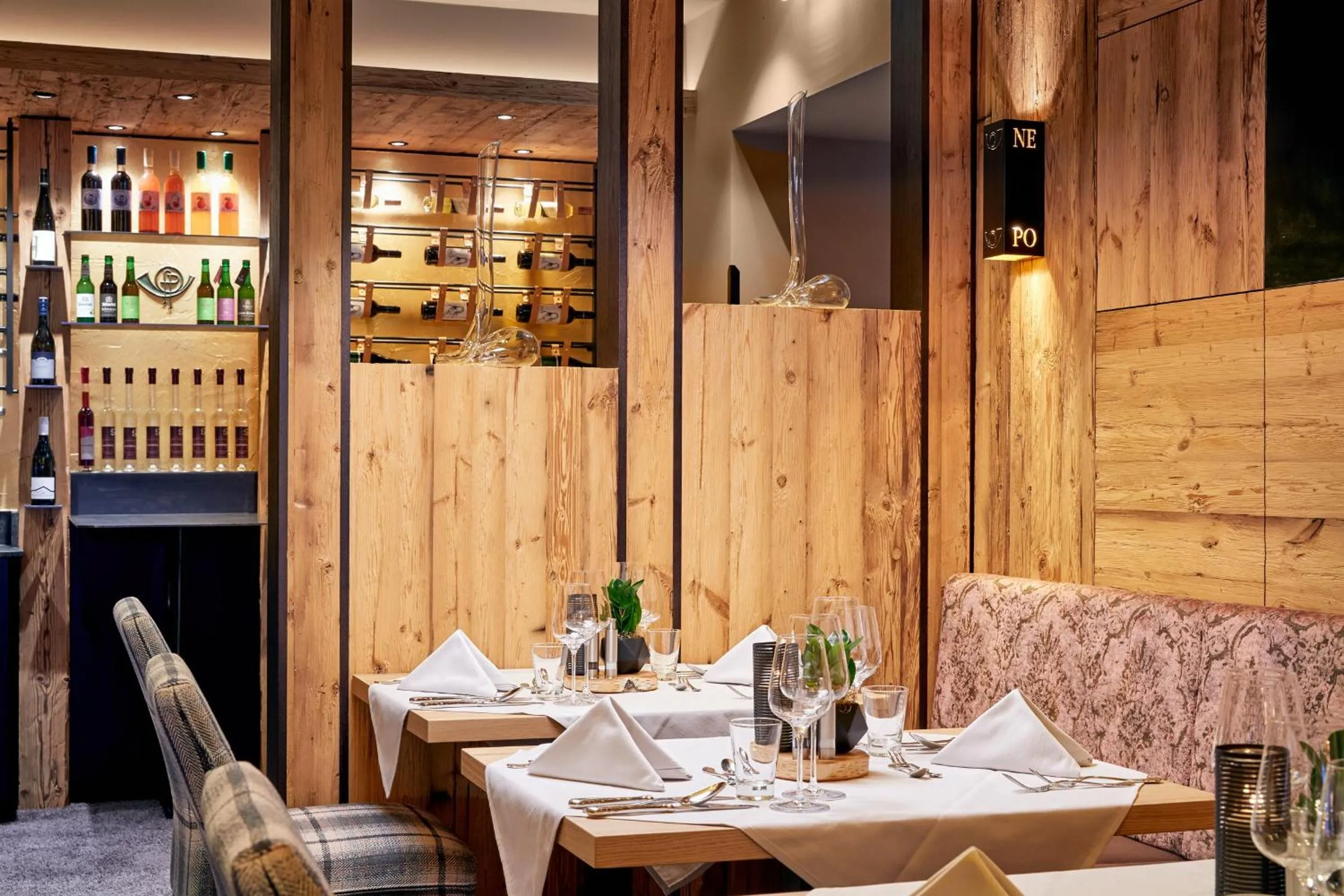 Restaurant/places to eat in Hotel Neue Post