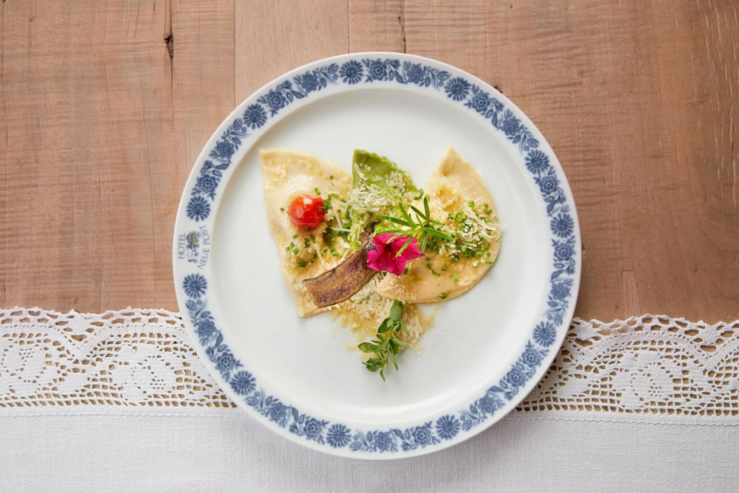 Food and drinks in Hotel Neue Post