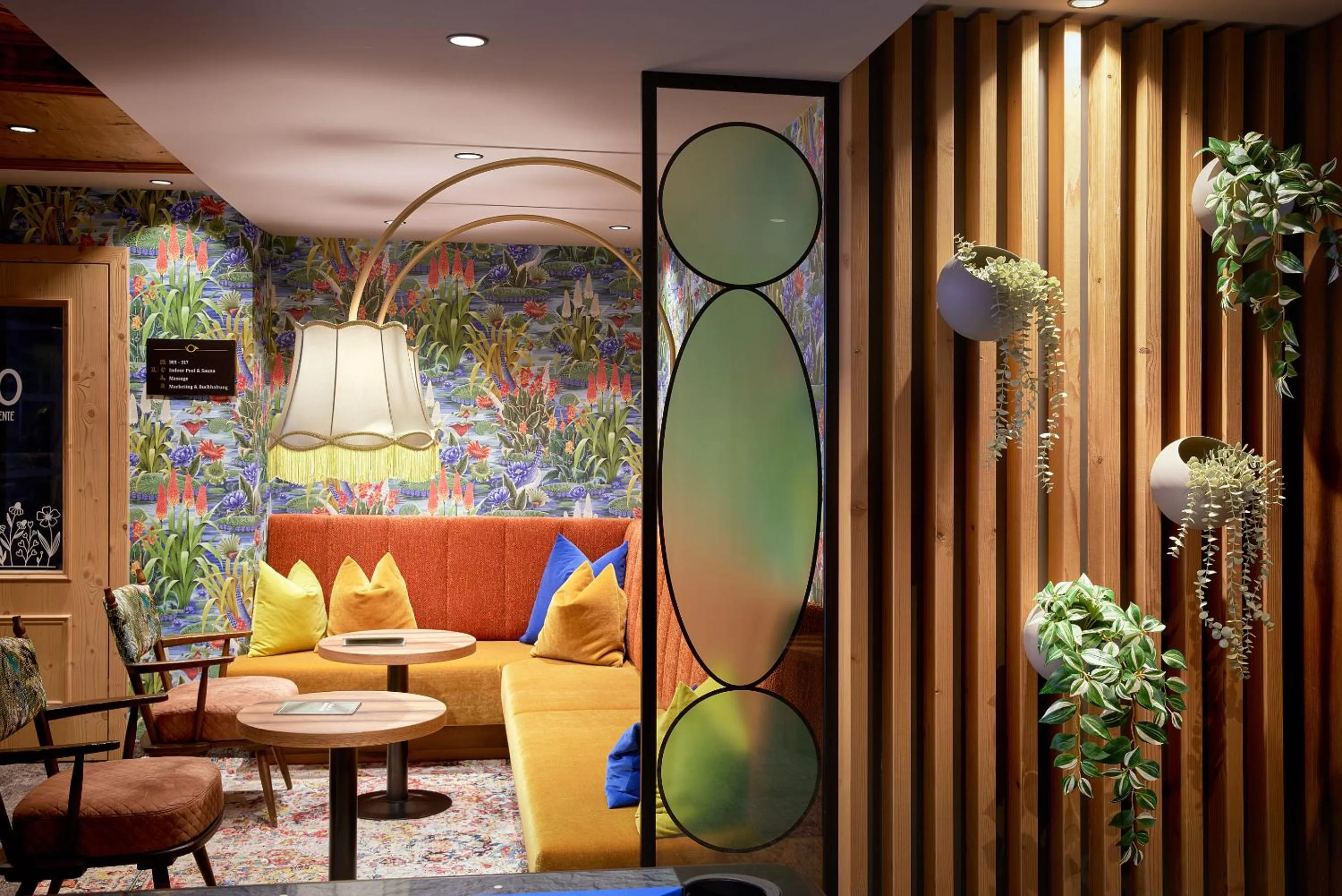 Lobby or reception in Hotel Neue Post