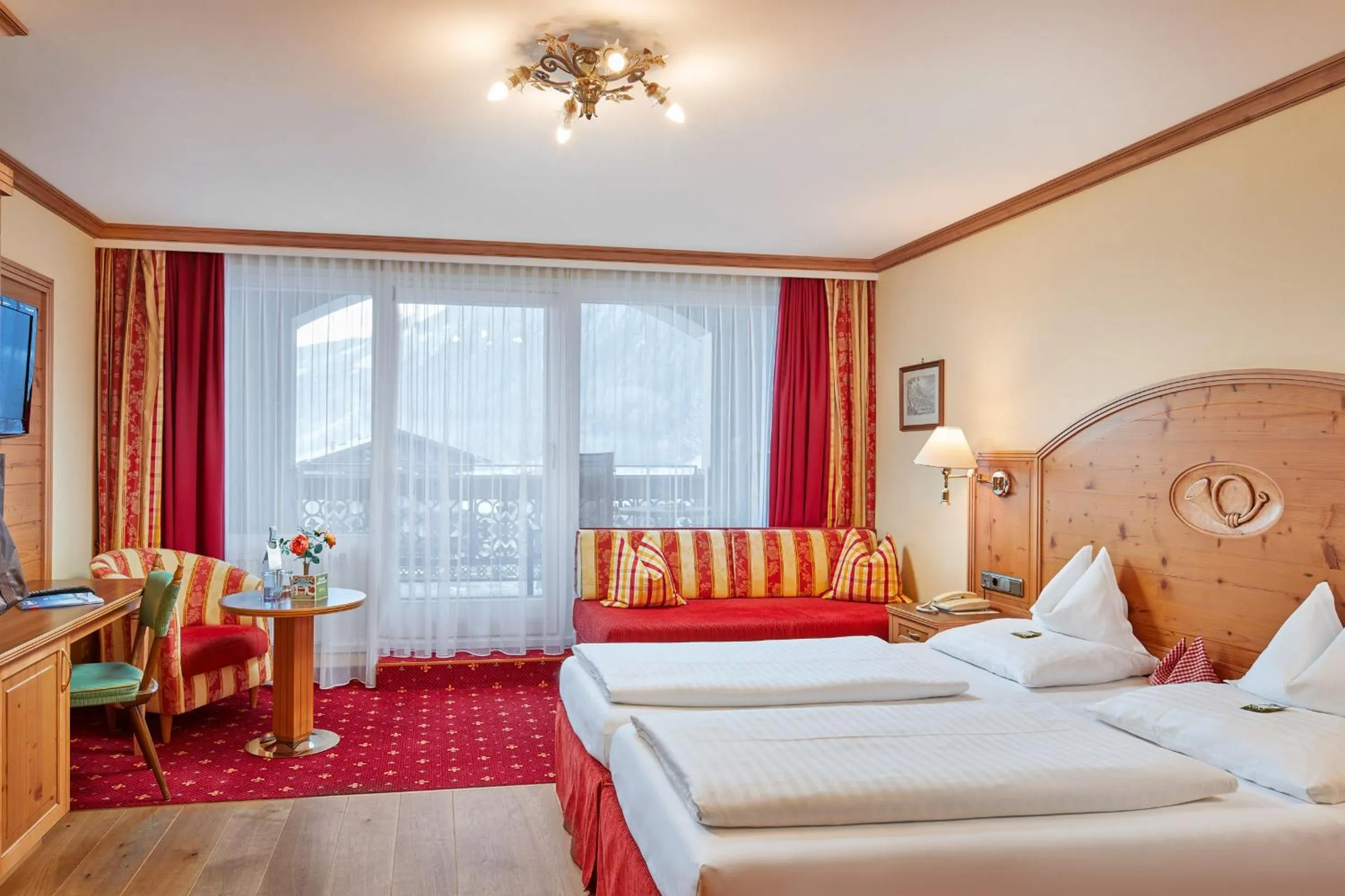 Photo of the whole room, Bed in Hotel Neue Post