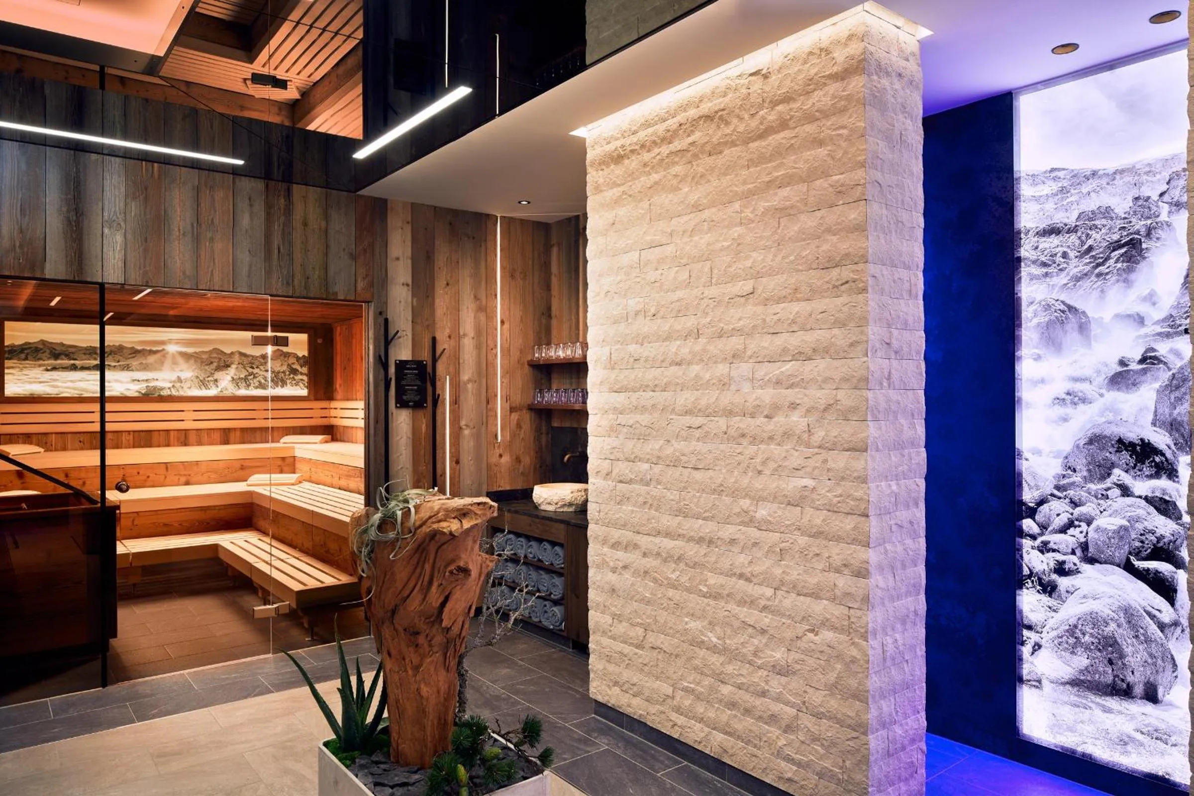 Massage, Bed in Hotel Neue Post