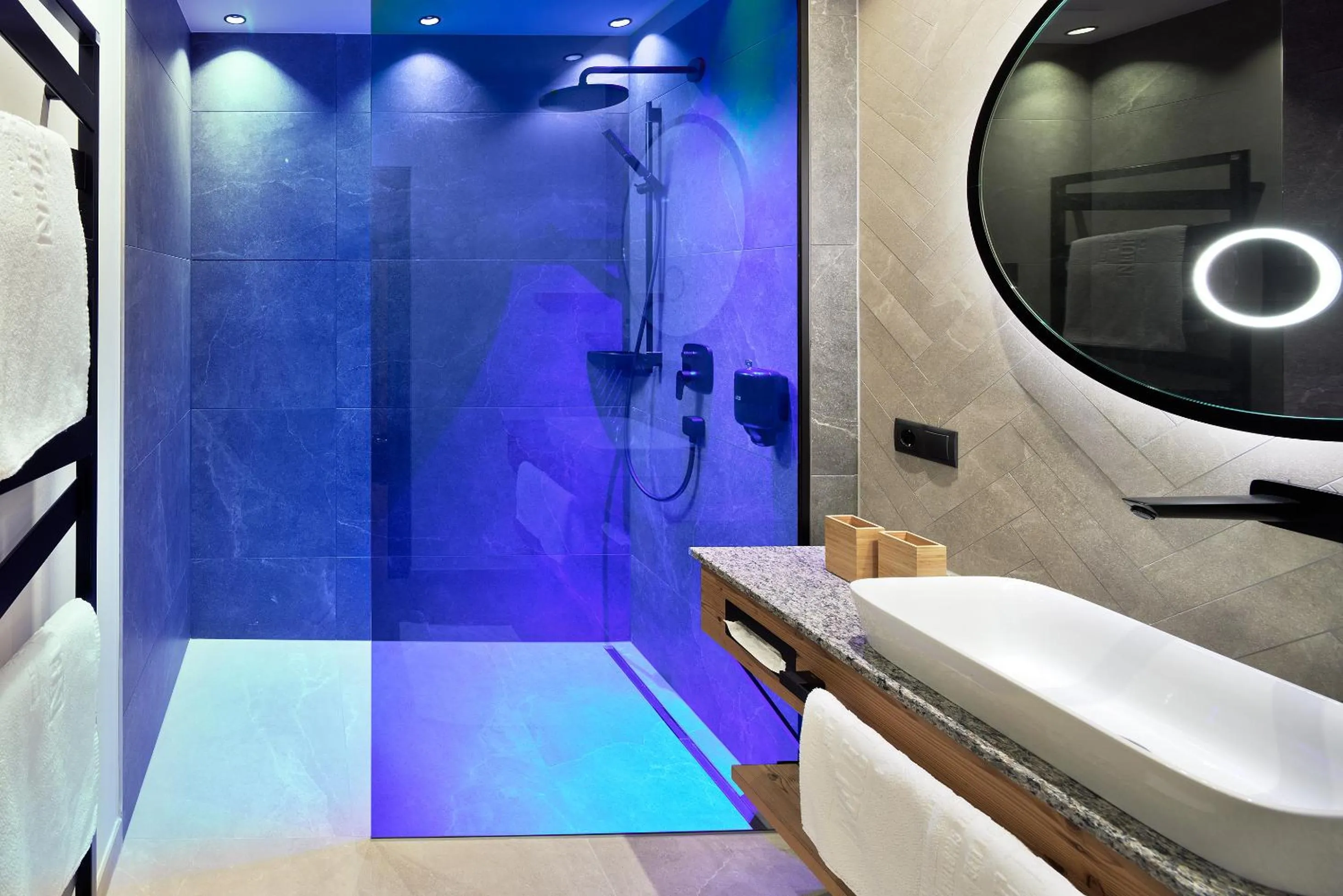 Toilet in Hotel Neue Post