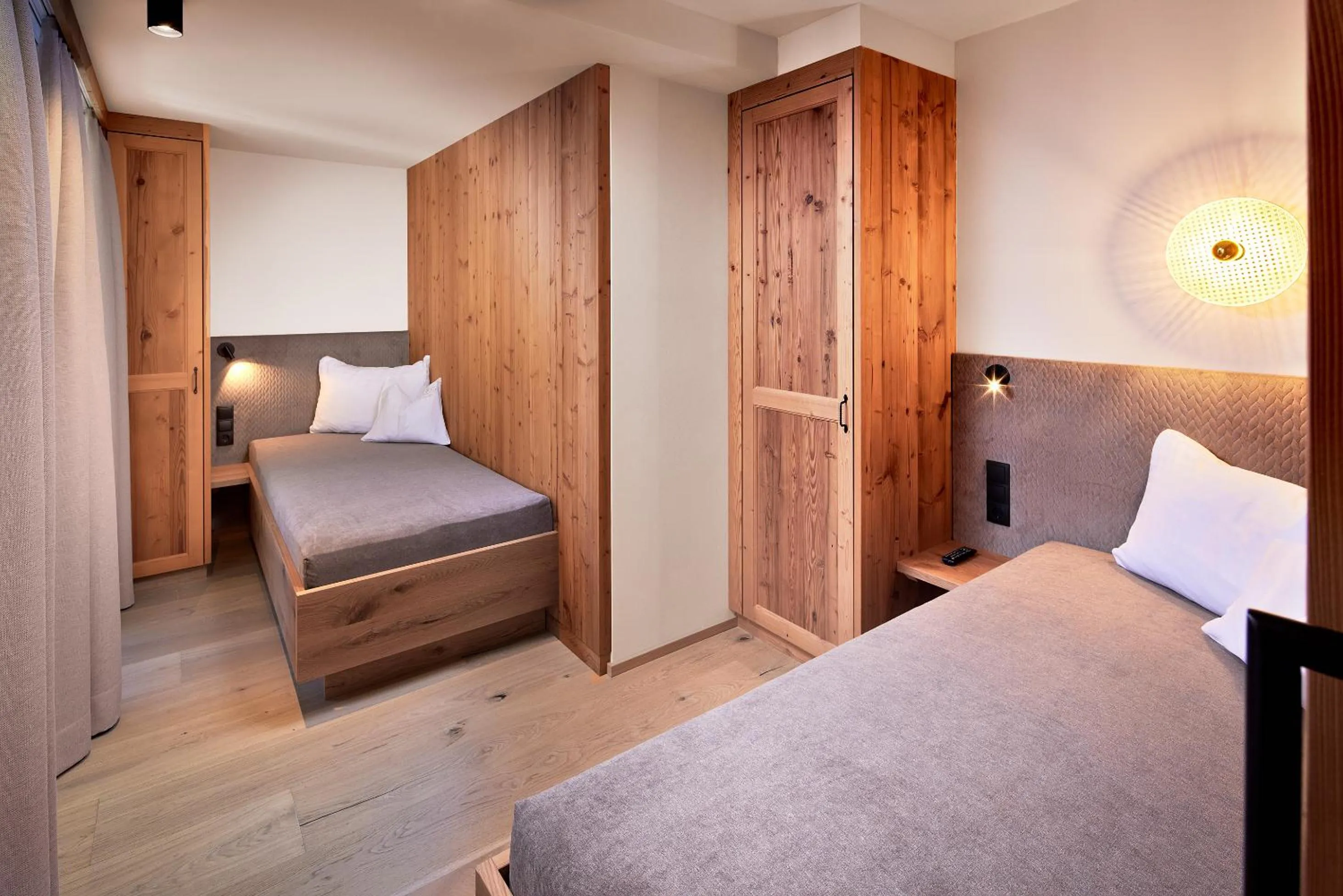 children, Bed in Hotel Neue Post