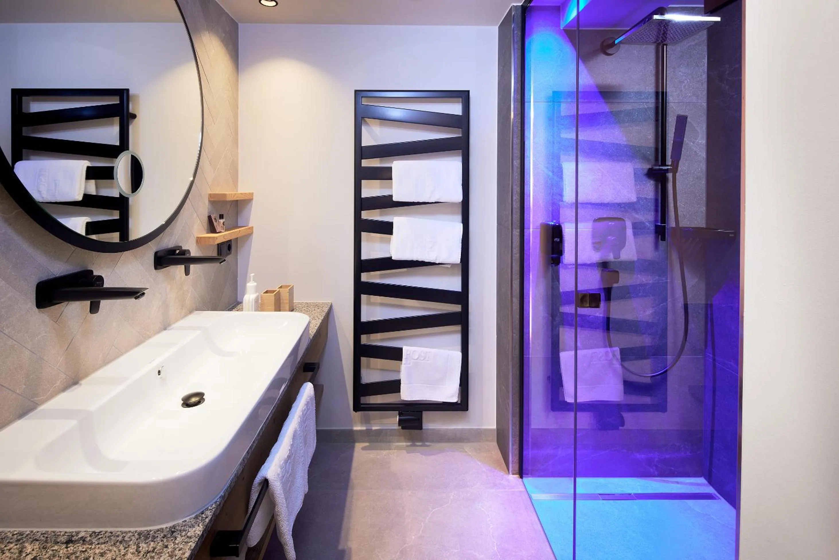 Toilet in Hotel Neue Post