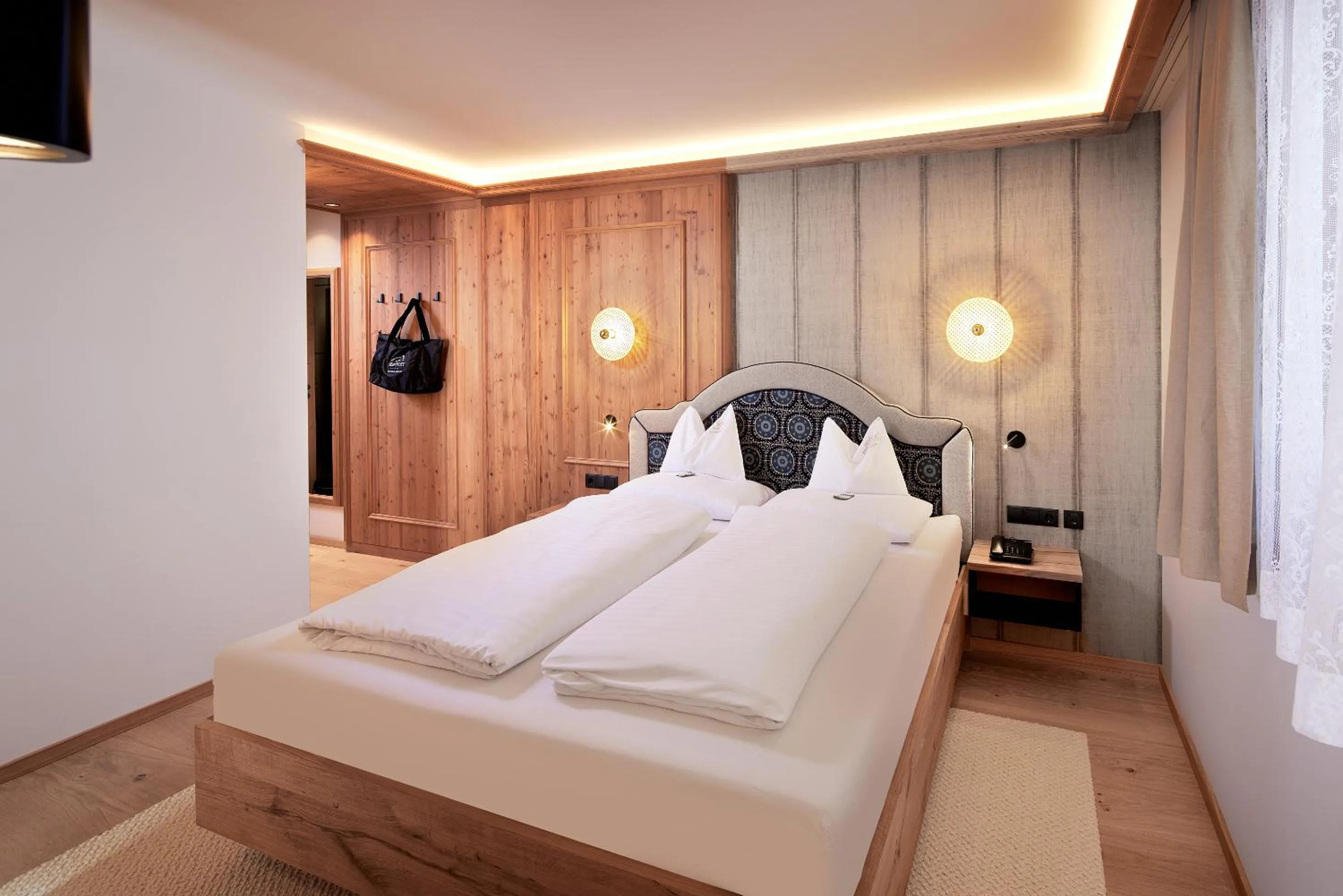 TV and multimedia, Bed in Hotel Neue Post