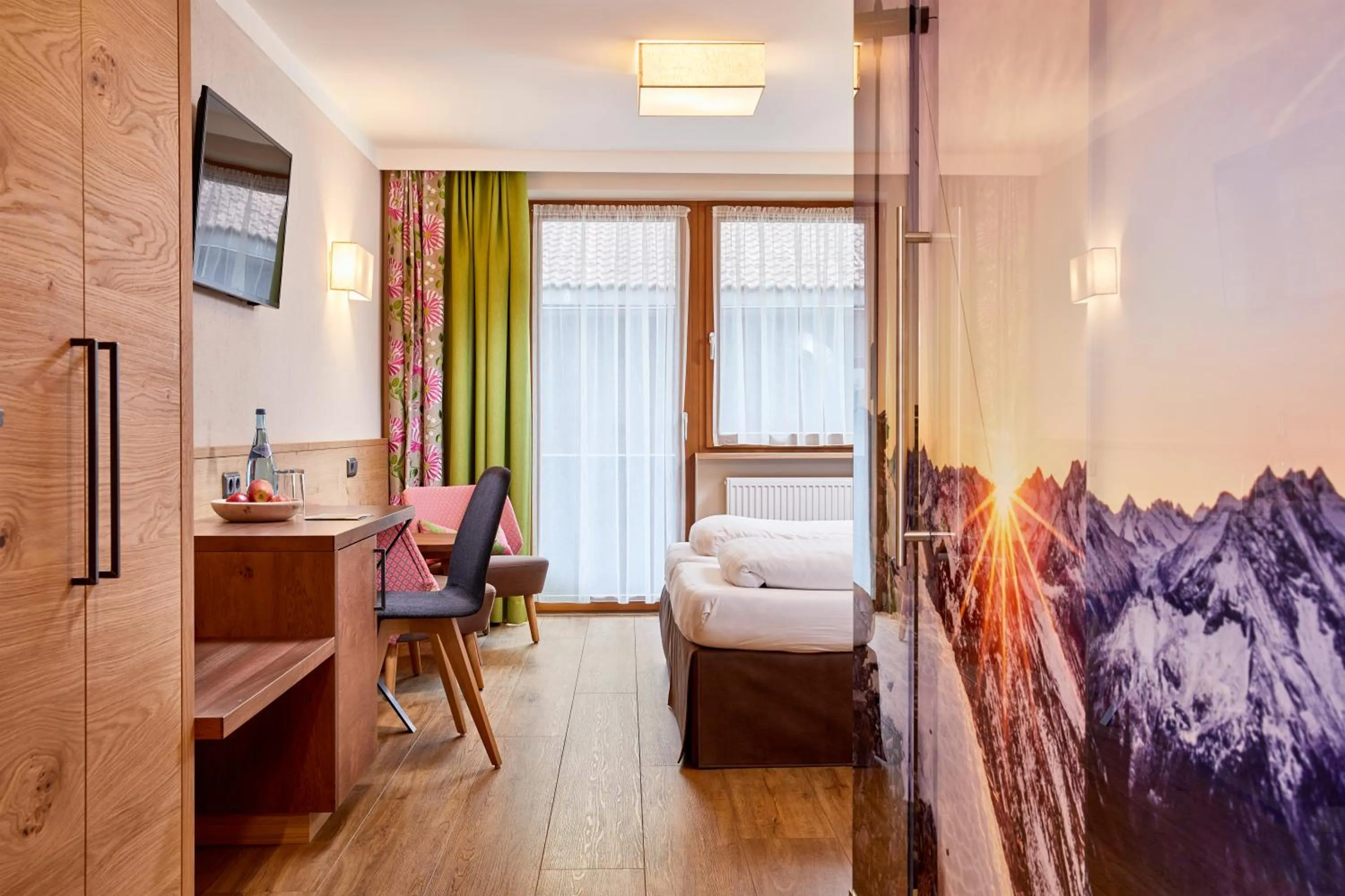 Photo of the whole room, Bed in Hotel Neue Post