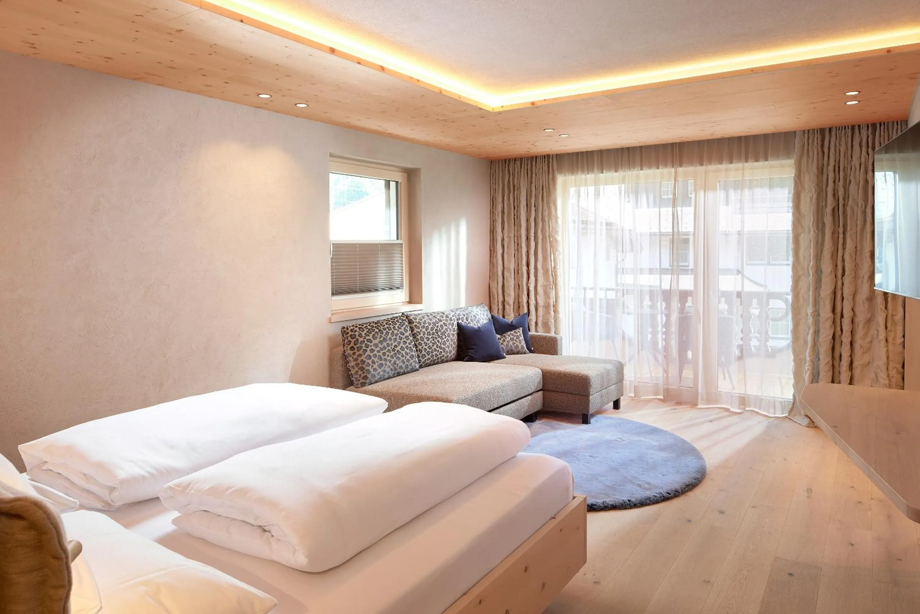 Balcony/Terrace, Bed in Hotel Neue Post