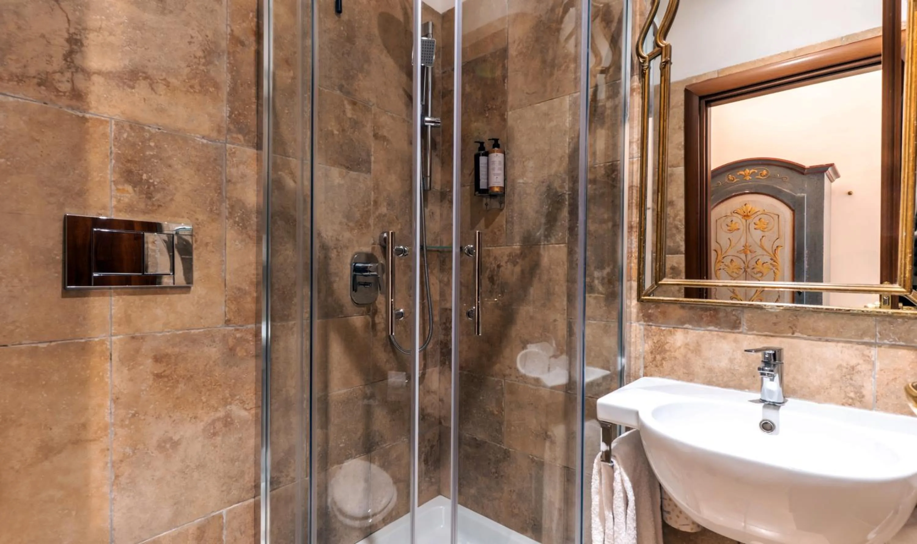 Le Clarisse Pantheon