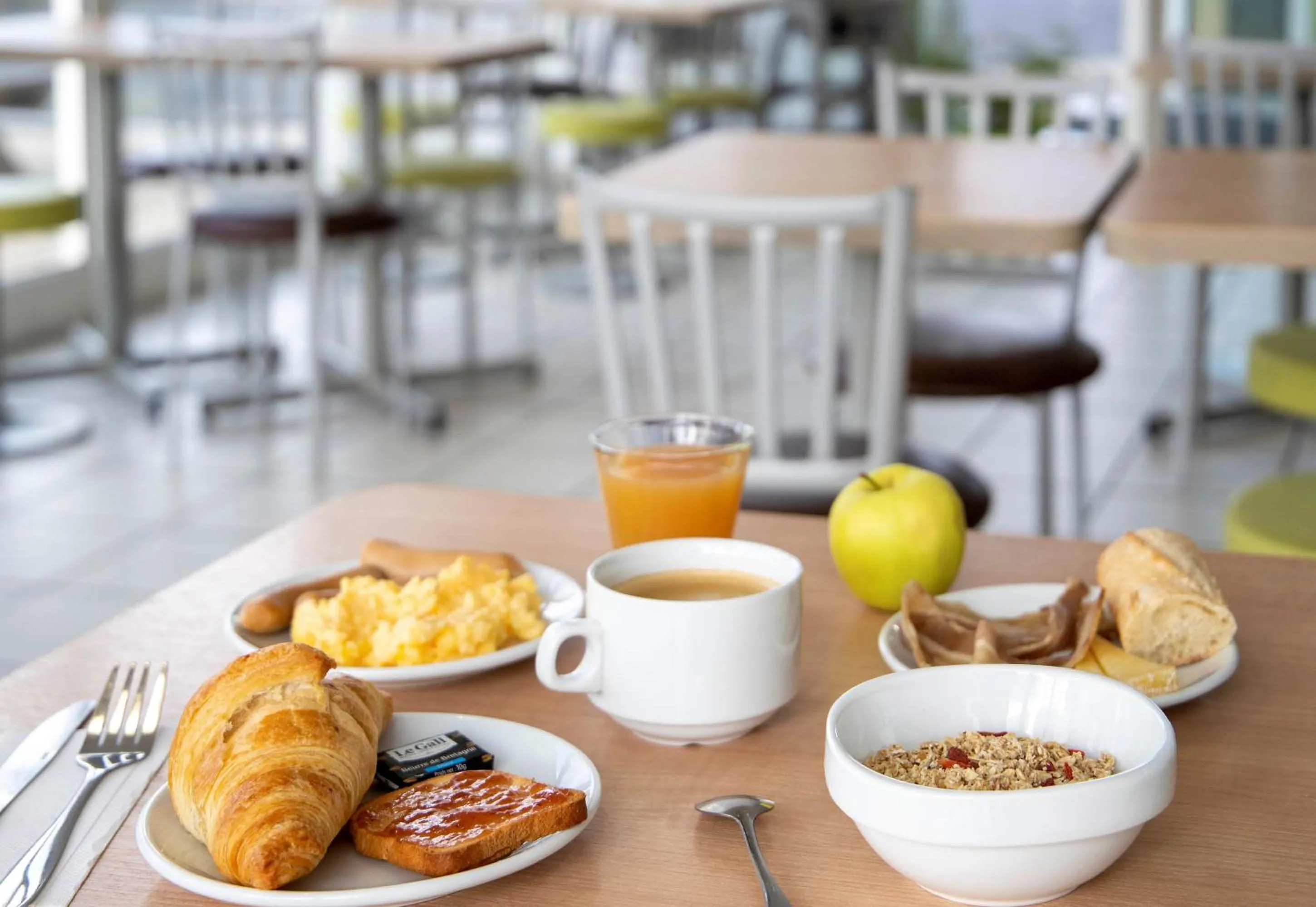 Breakfast in B&B HOTEL Montluçon Saint-Victor