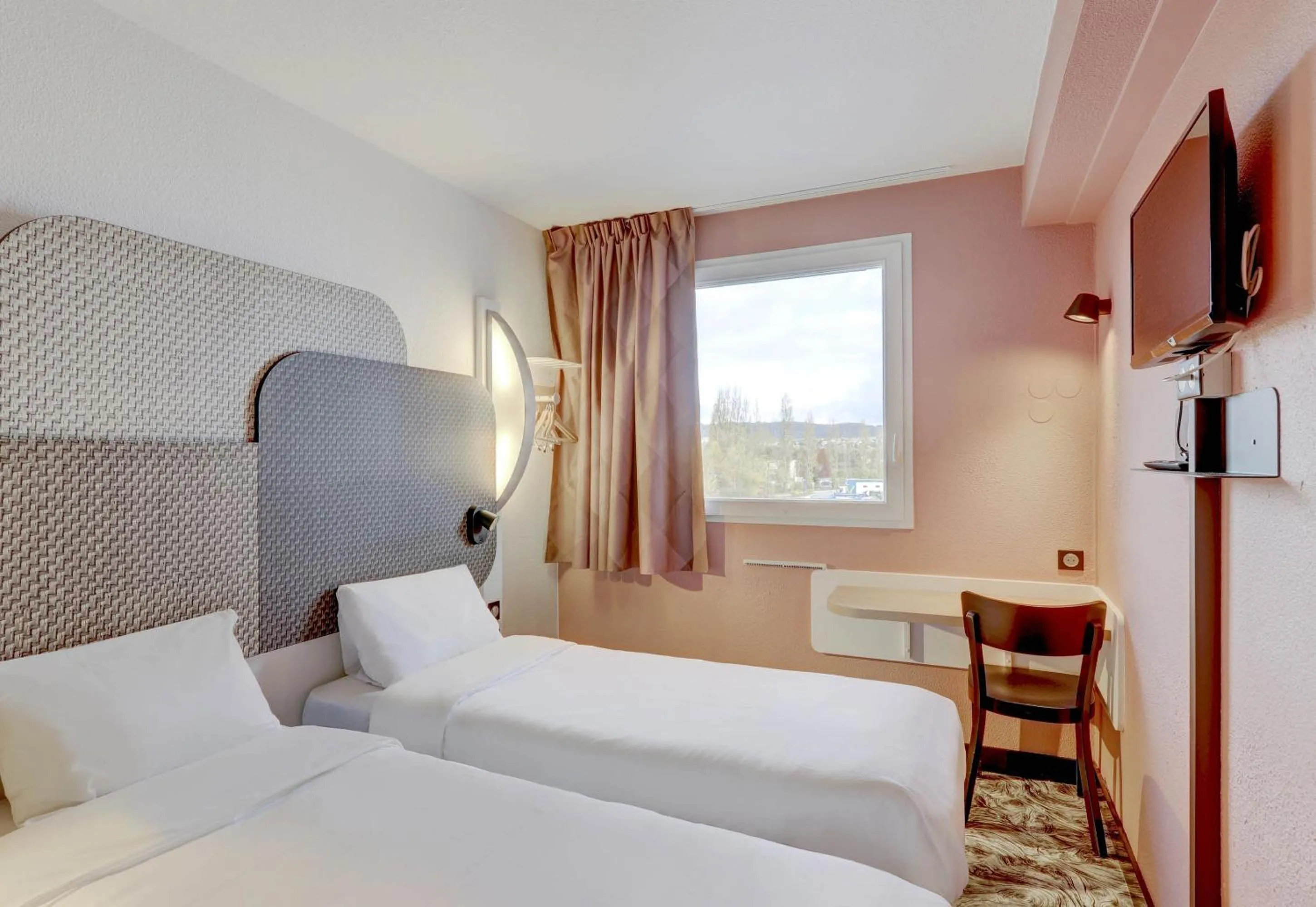 Bedroom, Bed in B&B HOTEL Montluçon Saint-Victor