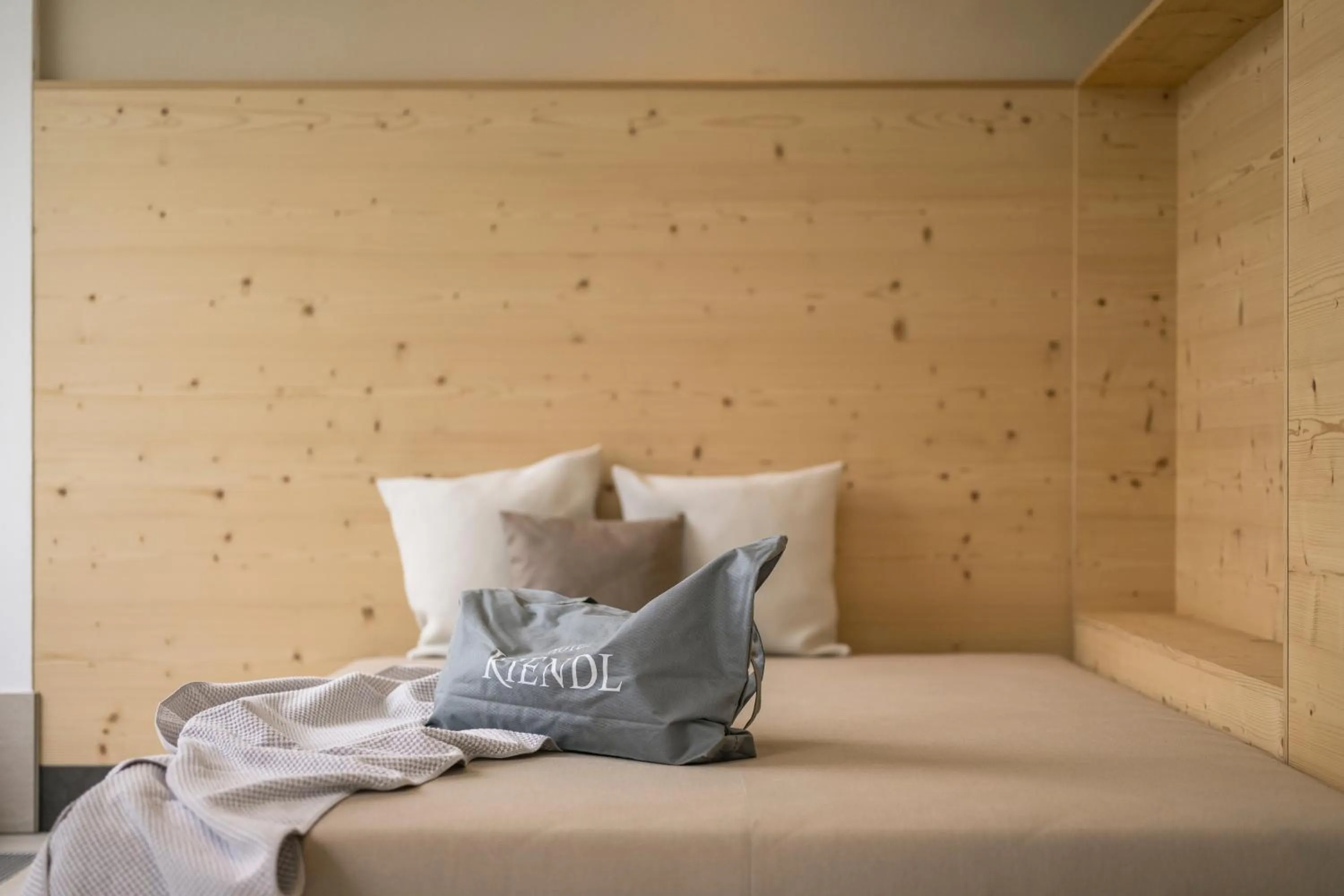 Swimming pool, Bed in Hotel Kiendl