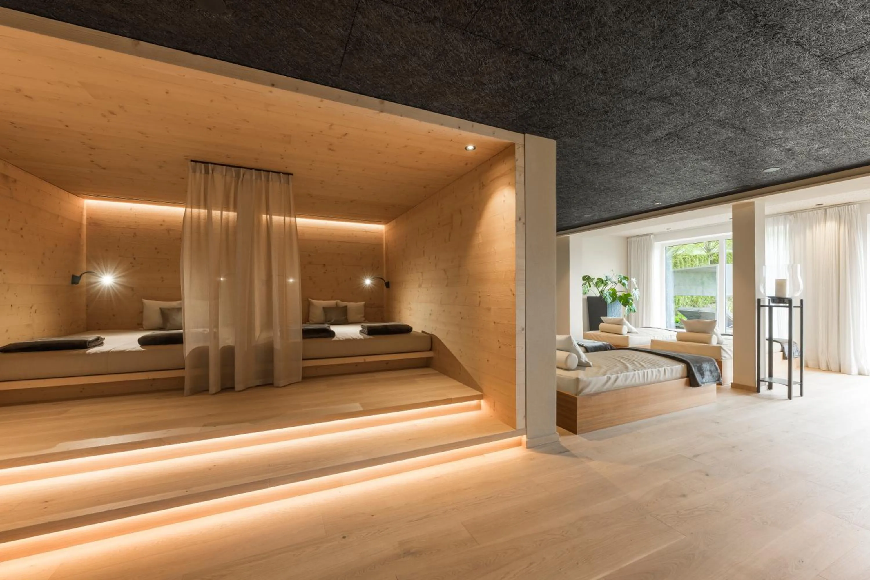 Swimming pool, Bed in Hotel Kiendl