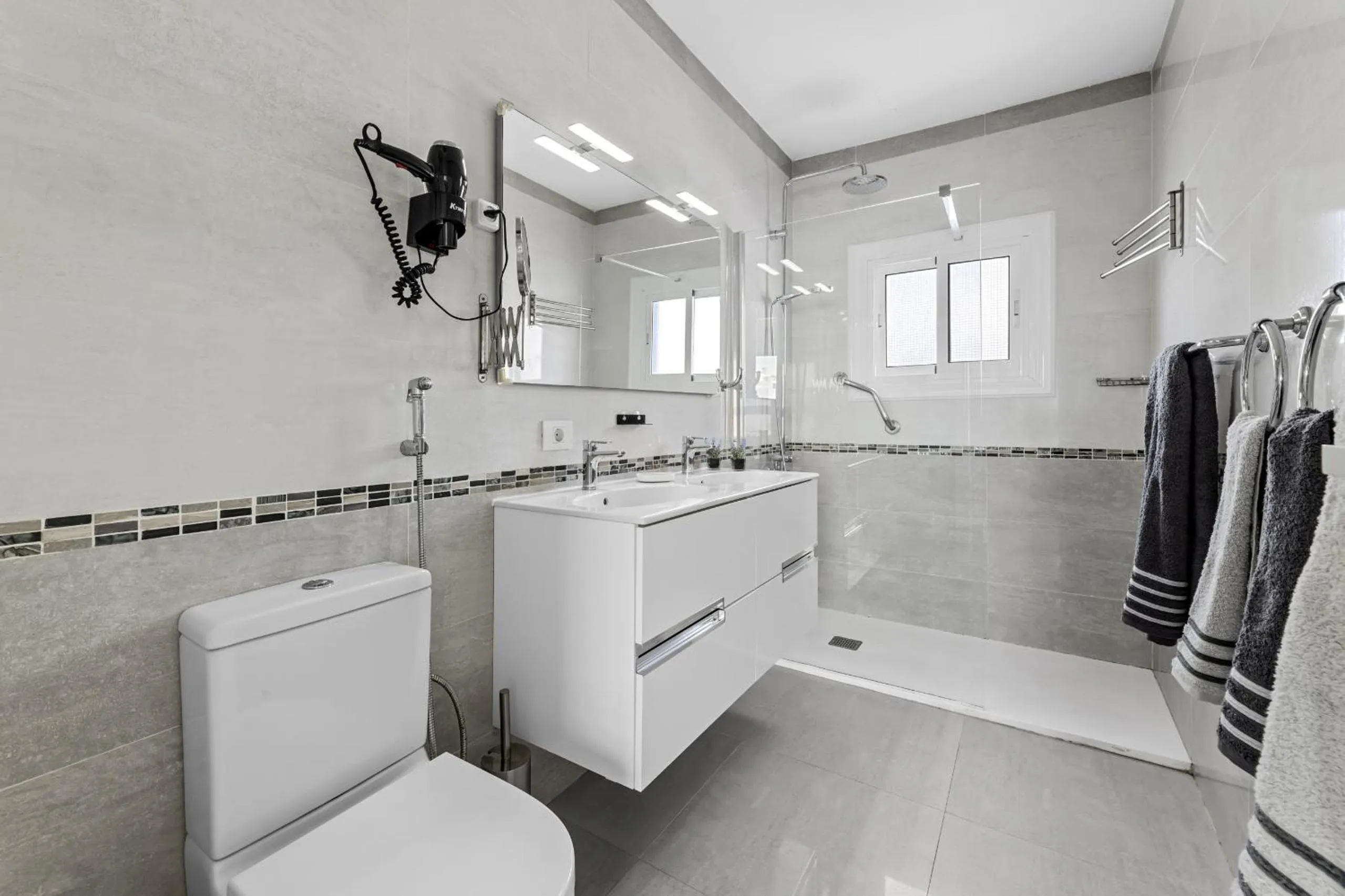 Bathroom in Casa Azul by Escape Home