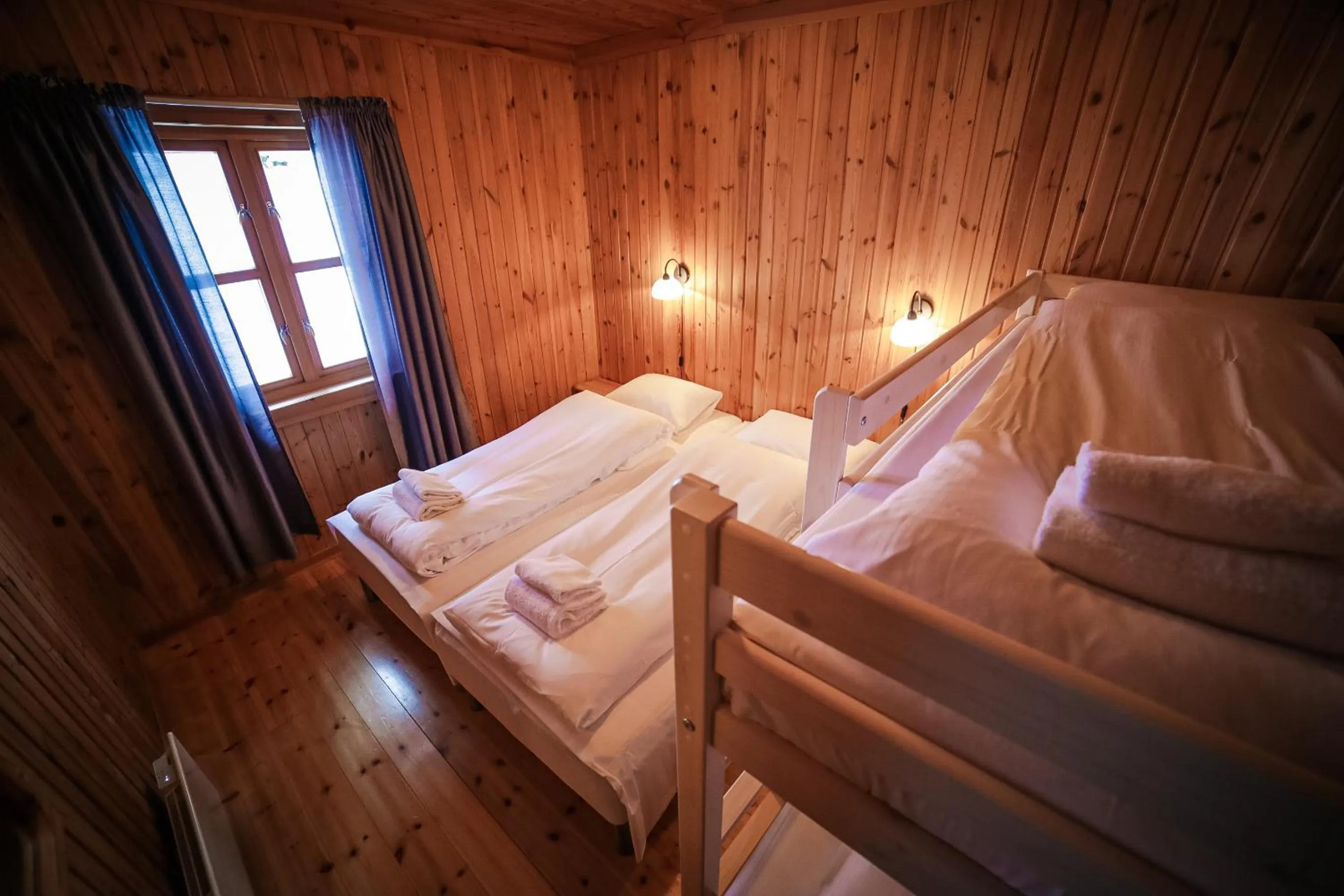 Bed in Vesterland Feriepark Hytter, hotell og leikeland