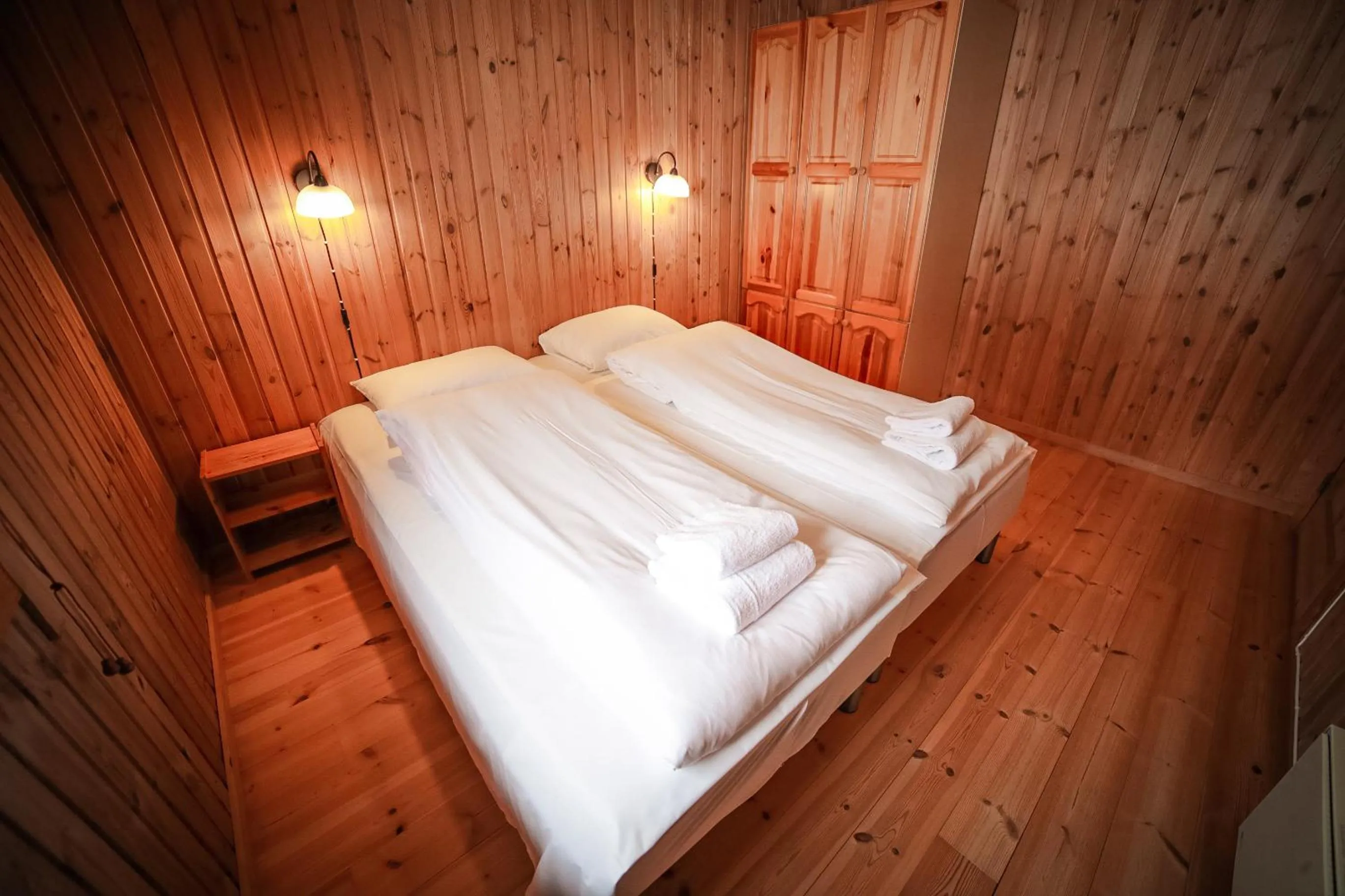 Bed in Vesterland Feriepark Hytter, hotell og leikeland