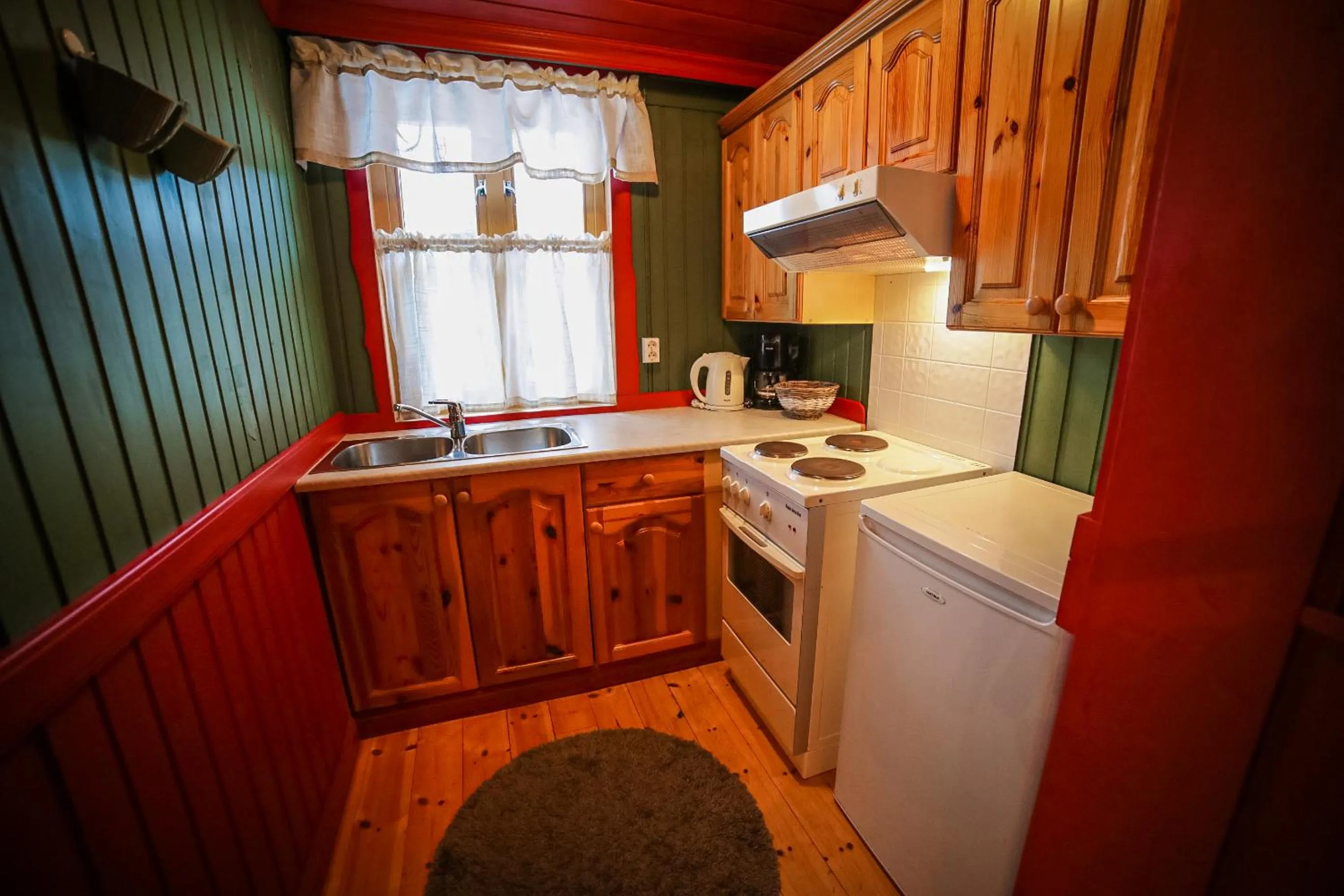 Kitchen or kitchenette in Vesterland Feriepark Hytter, hotell og leikeland