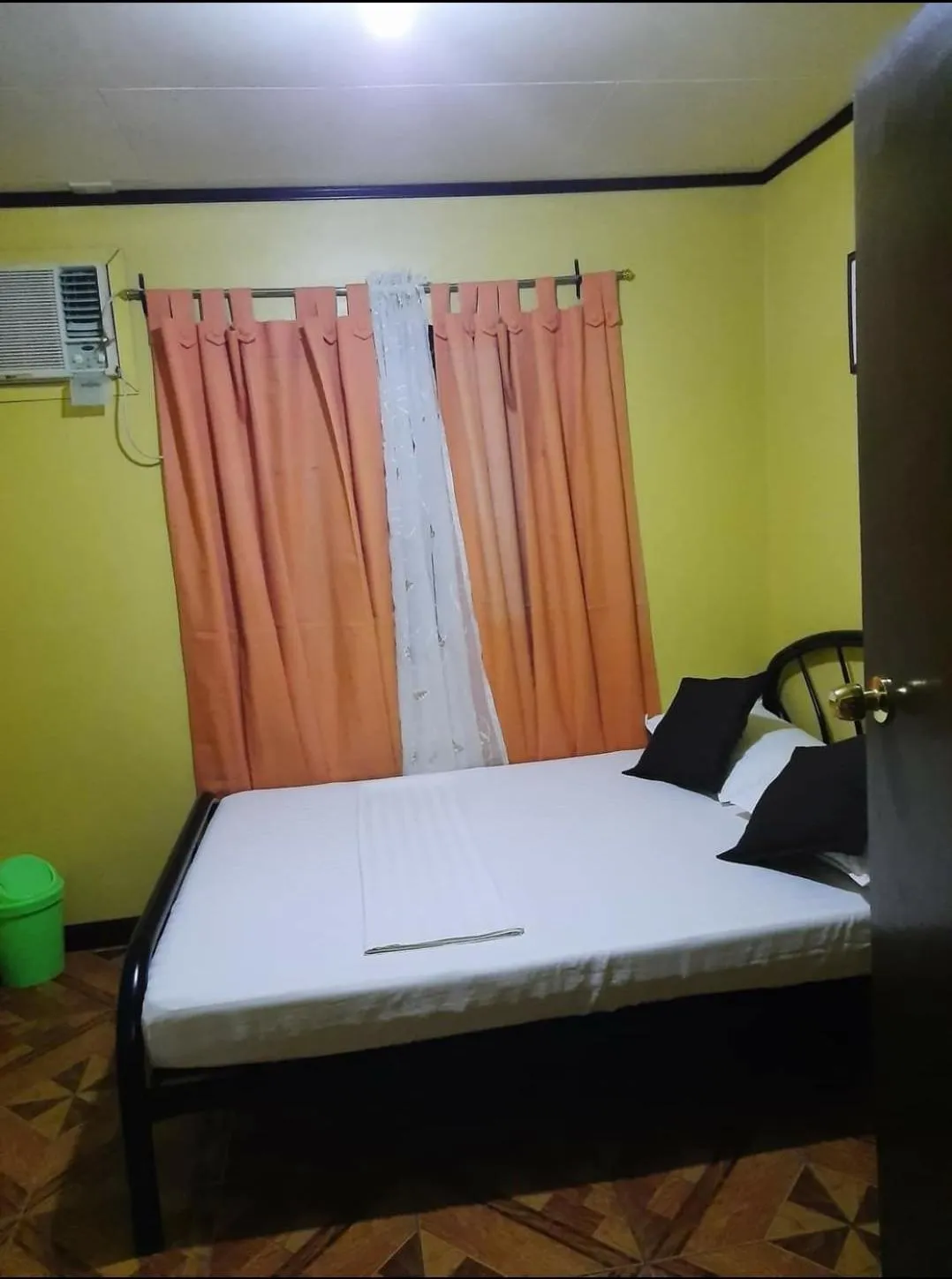 Bed in Carribean Transient House