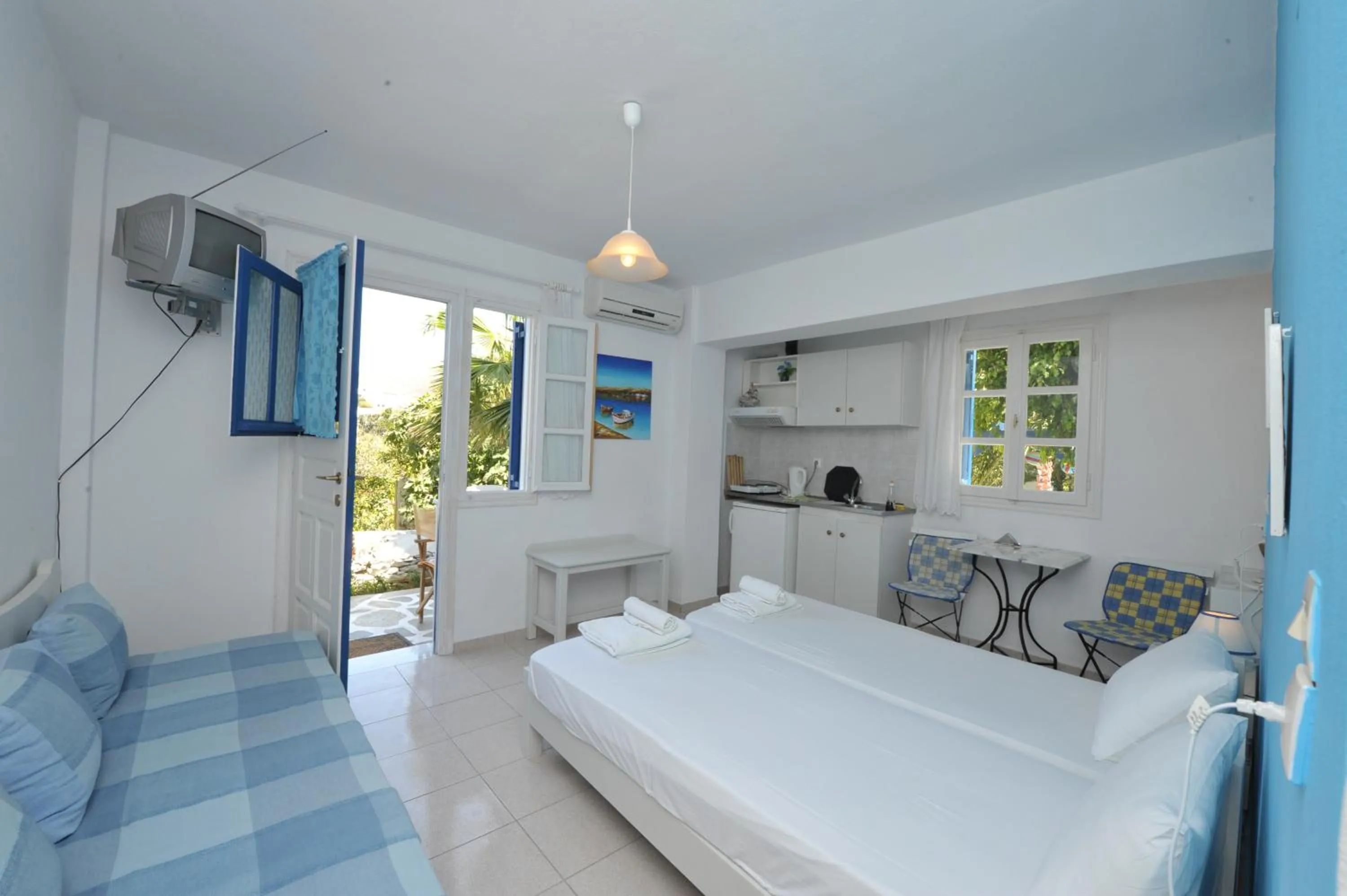 Photo of the whole room in Pension Sofia Amorgos-Katapola