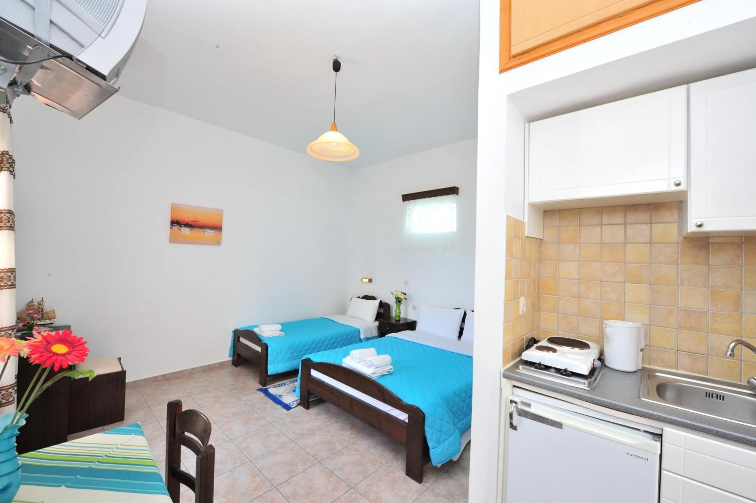Photo of the whole room in Pension Sofia Amorgos-Katapola